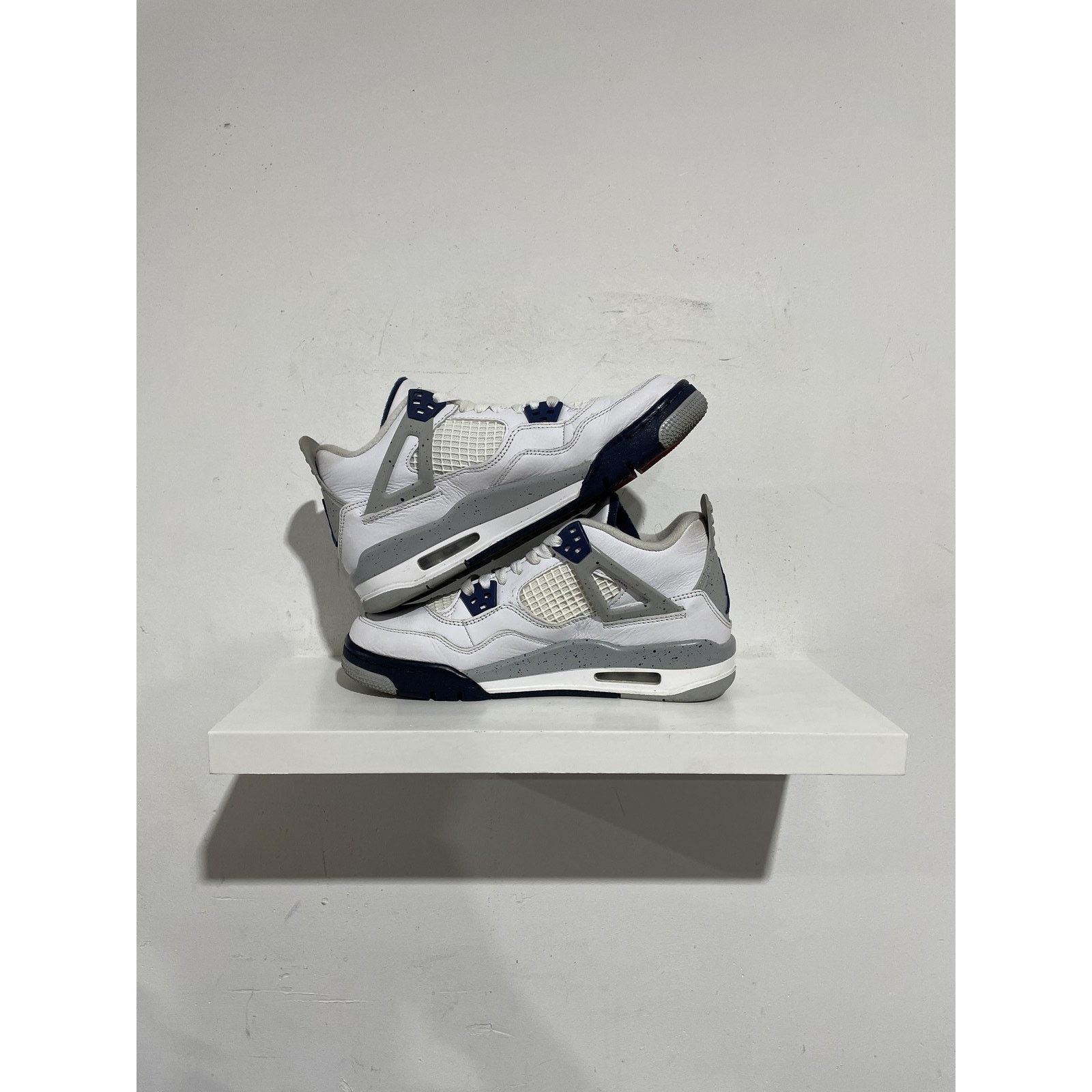 Nike JORDAN 4 RETRO MIDNIGHT NAVY (GS) SIZE 6Y PREOWNED Size US 6 / EU 39 - 2 Thumbnail