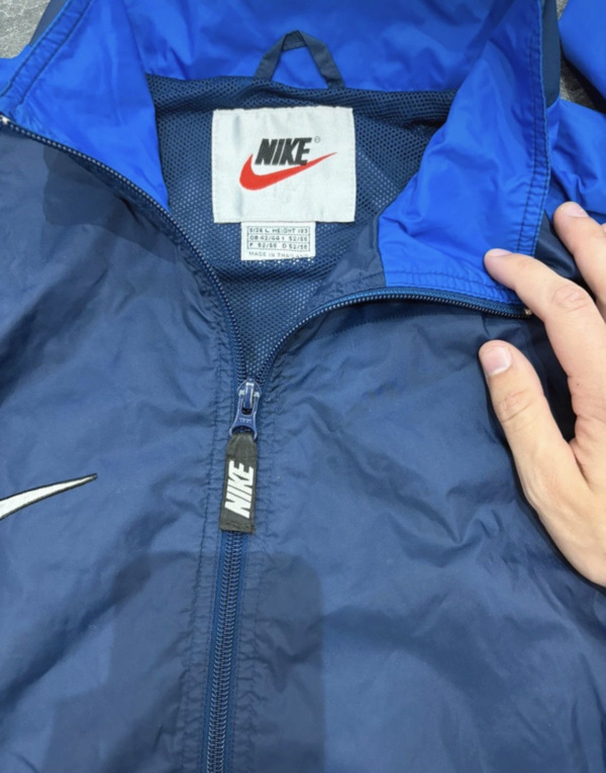 Nike 90s Nike Vintage Nylon Big Swoosh Logo Retro Jacket Rare Size US L / EU 52-54 / 3 - 7 Thumbnail