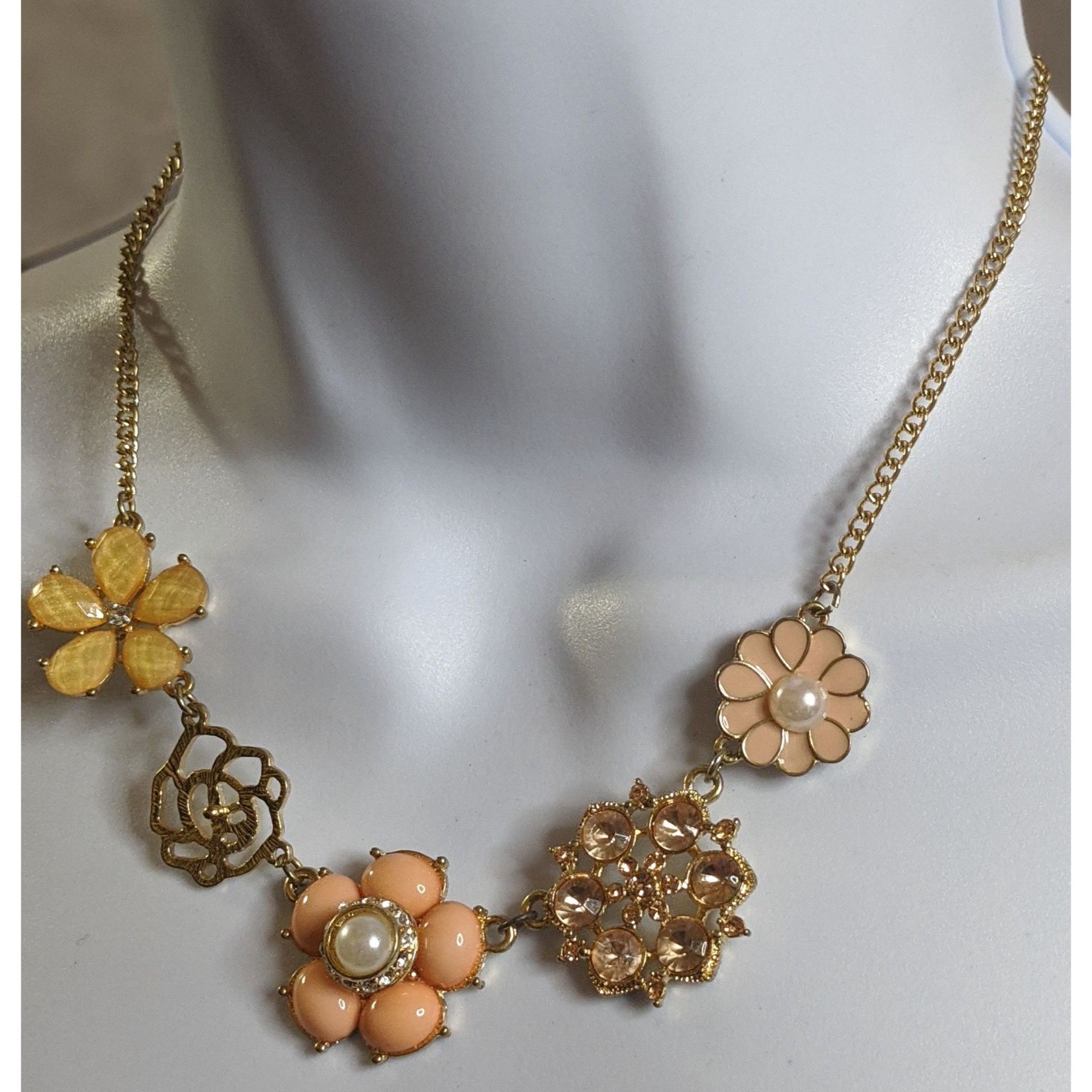 Other Cottagecore Floral Gold-Tone Necklace With Yellow & Peach Size ONE SIZE - 1 Thumbnail