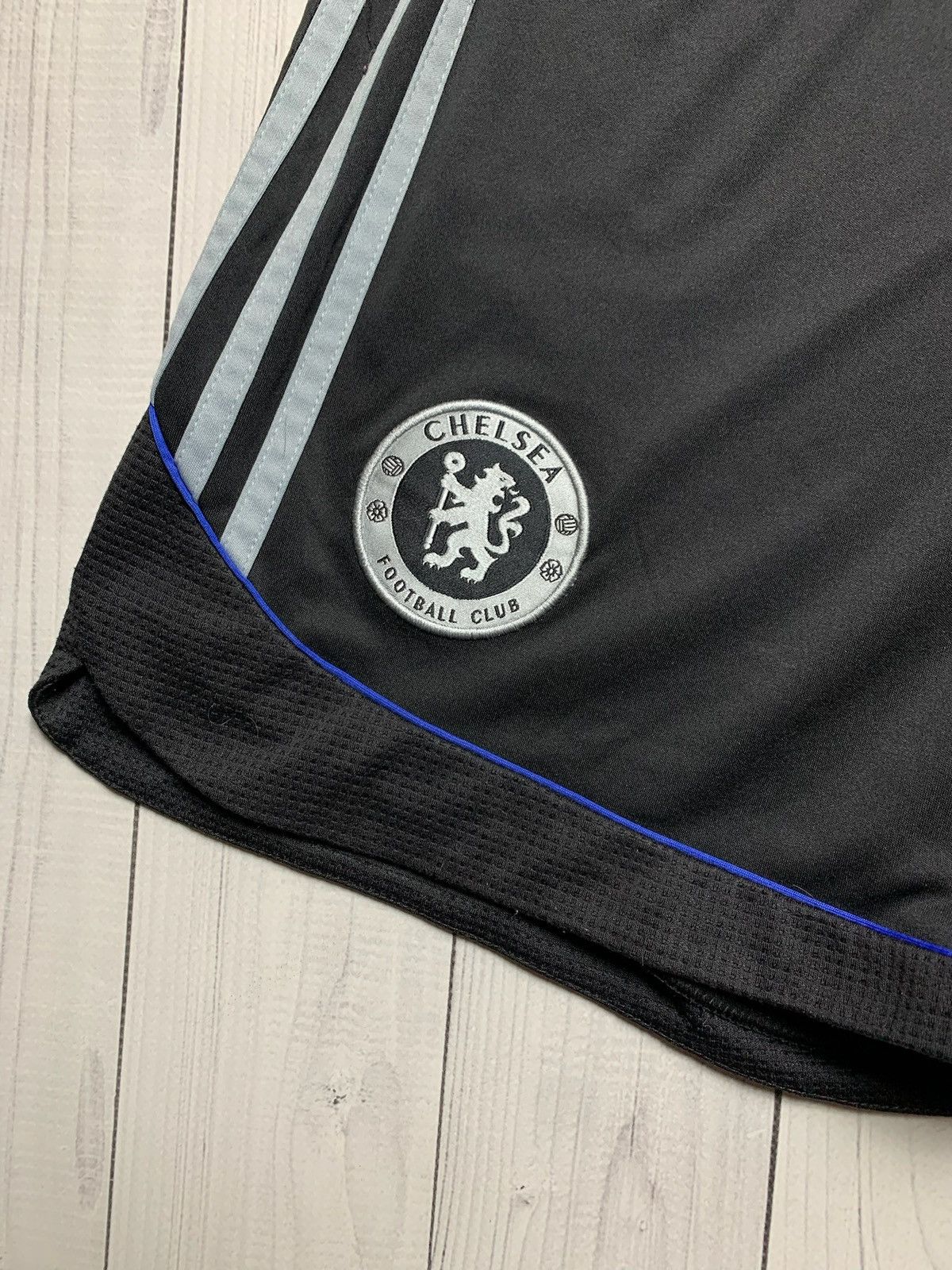 Adidas × Vintage Vintage adidas Chelsea soccer shorts black size M logo Size US 32 / EU 48 - 2 Thumbnail