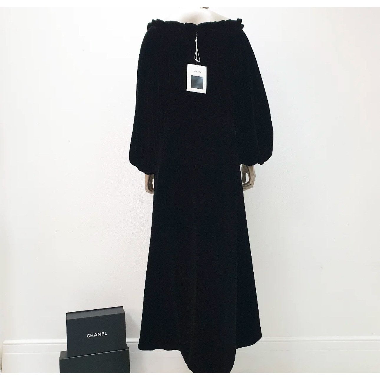 Chanel NWT Chanel Black Free Shoulder Midi Dress Sz.42 Size M / US 6-8 / IT 42-44 - 5 Thumbnail