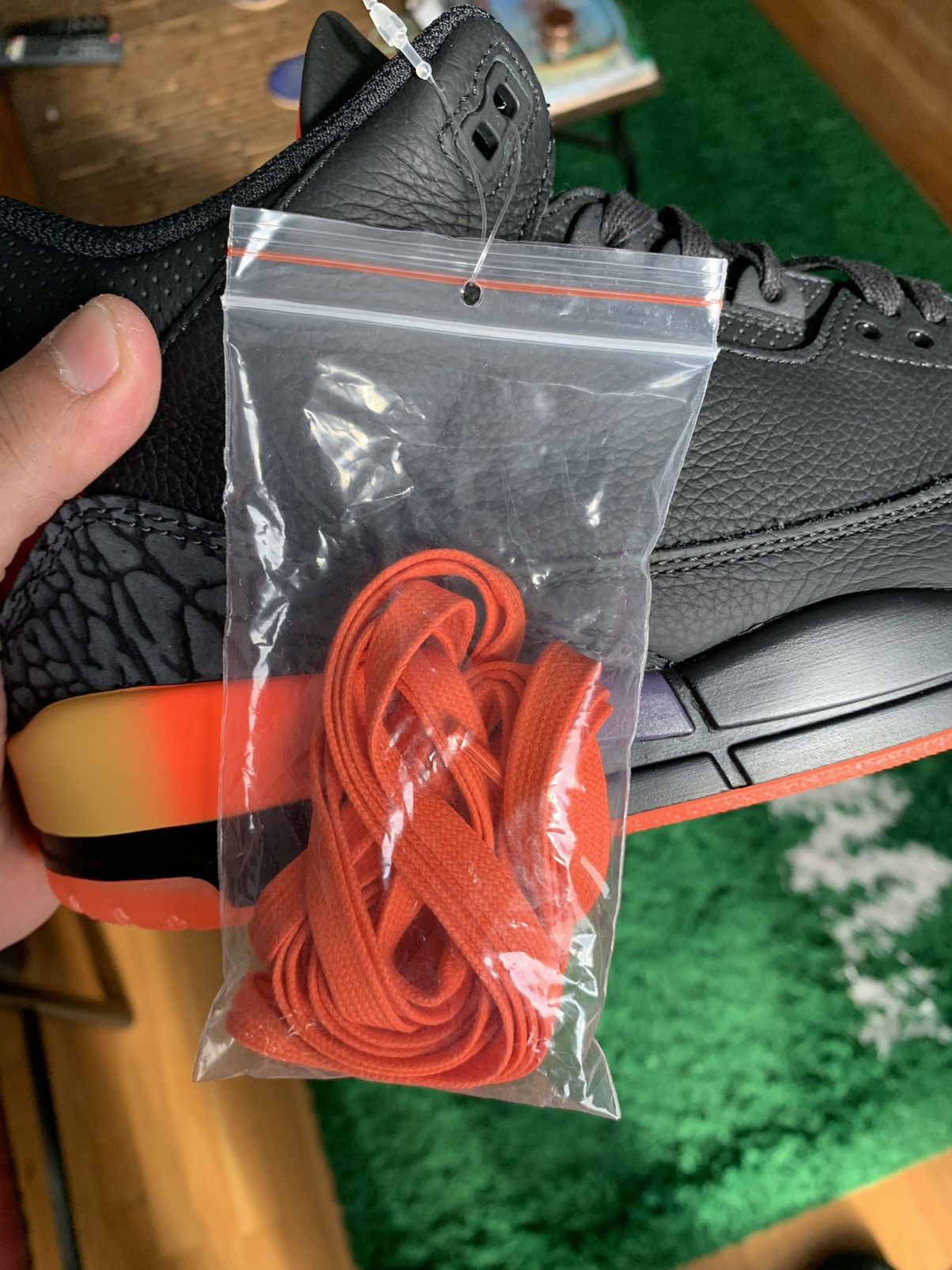 J Balvin × Jordan Brand Jordan 3 J Balvin Rio Size US 10.5 / EU 43-44 - 23 Thumbnail