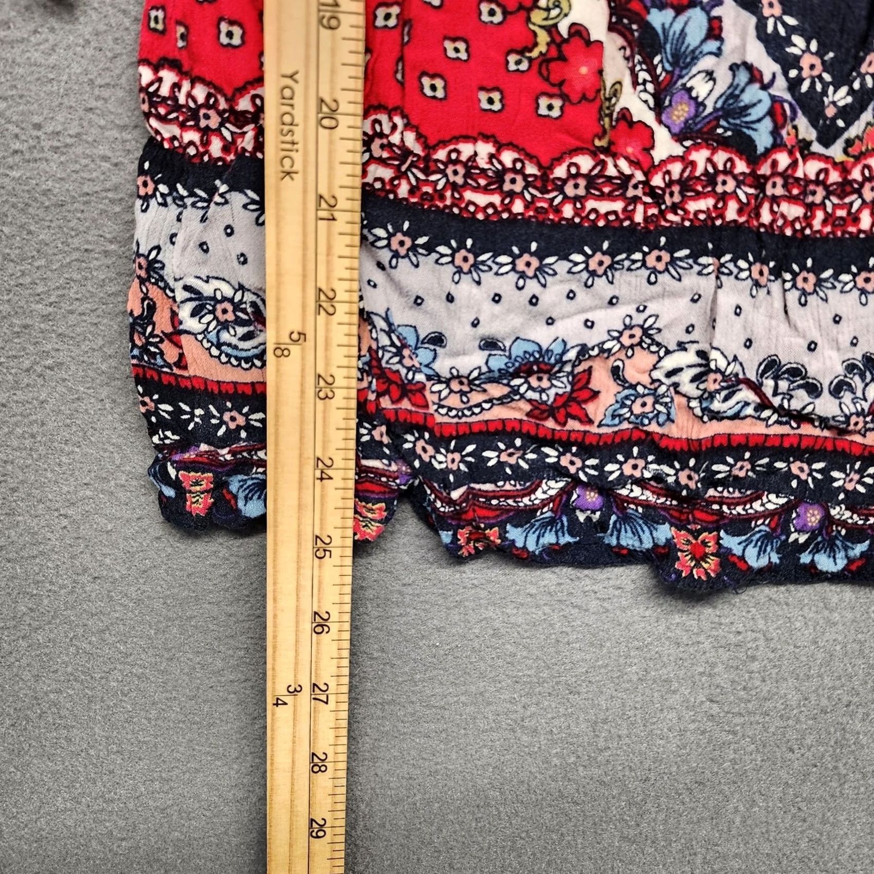 Bell Bila top Womens Medium Tassel Red Floral Boho Flowy 3/4 Bell Sleeve Peasant Shirt Size M / US 6-8 / IT 42-44 - 7 Thumbnail
