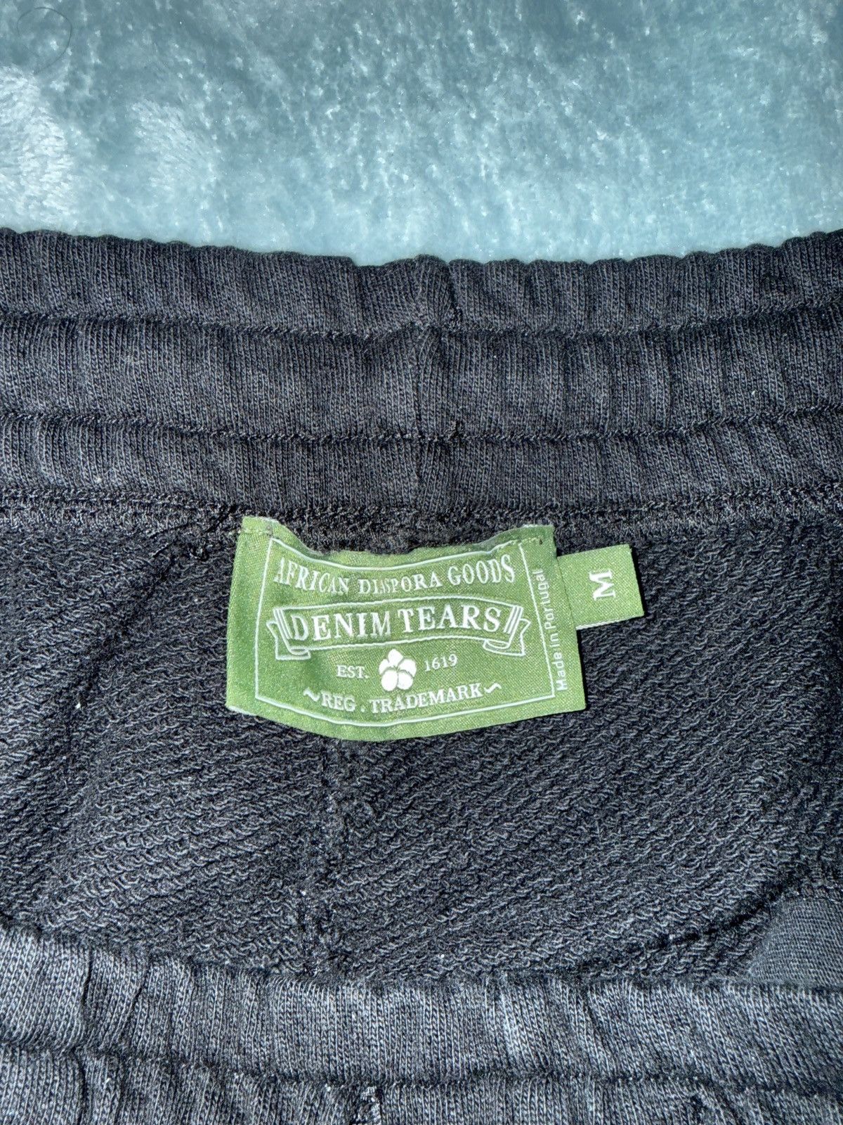 DENIM TEARS Mono Wreath Sweatpants - M / Black Size US 32 / EU 48 - 5 Thumbnail