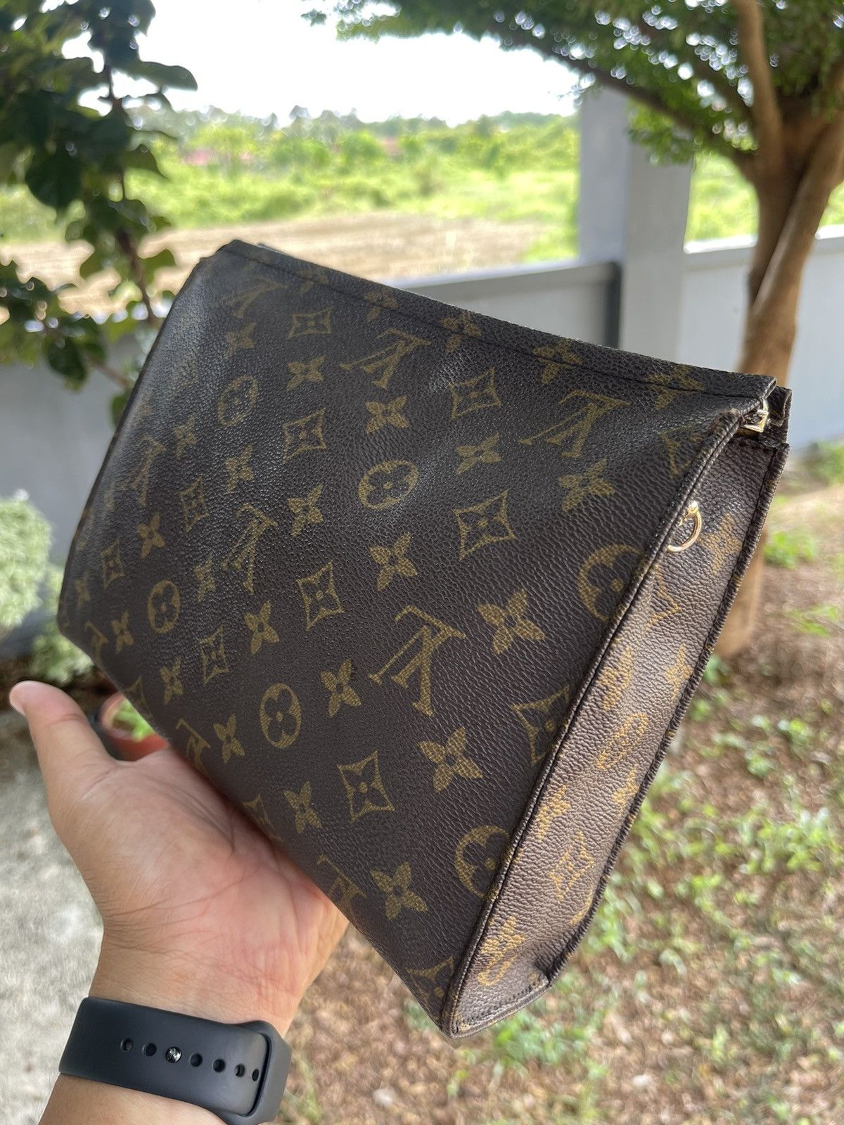 Louis Vuitton Authentic LOUIS VUITTON Mono Porce Toilette Bag Size ONE SIZE - 13 Thumbnail
