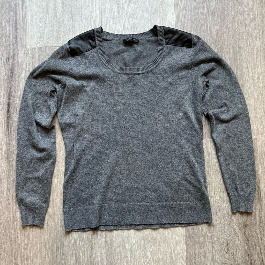 The Unbranded Brand Gray and Black Crew Neck Sweater with Shoulder Detail Size XS / US 0-2 / IT 36-38 - 1 Thumbnail