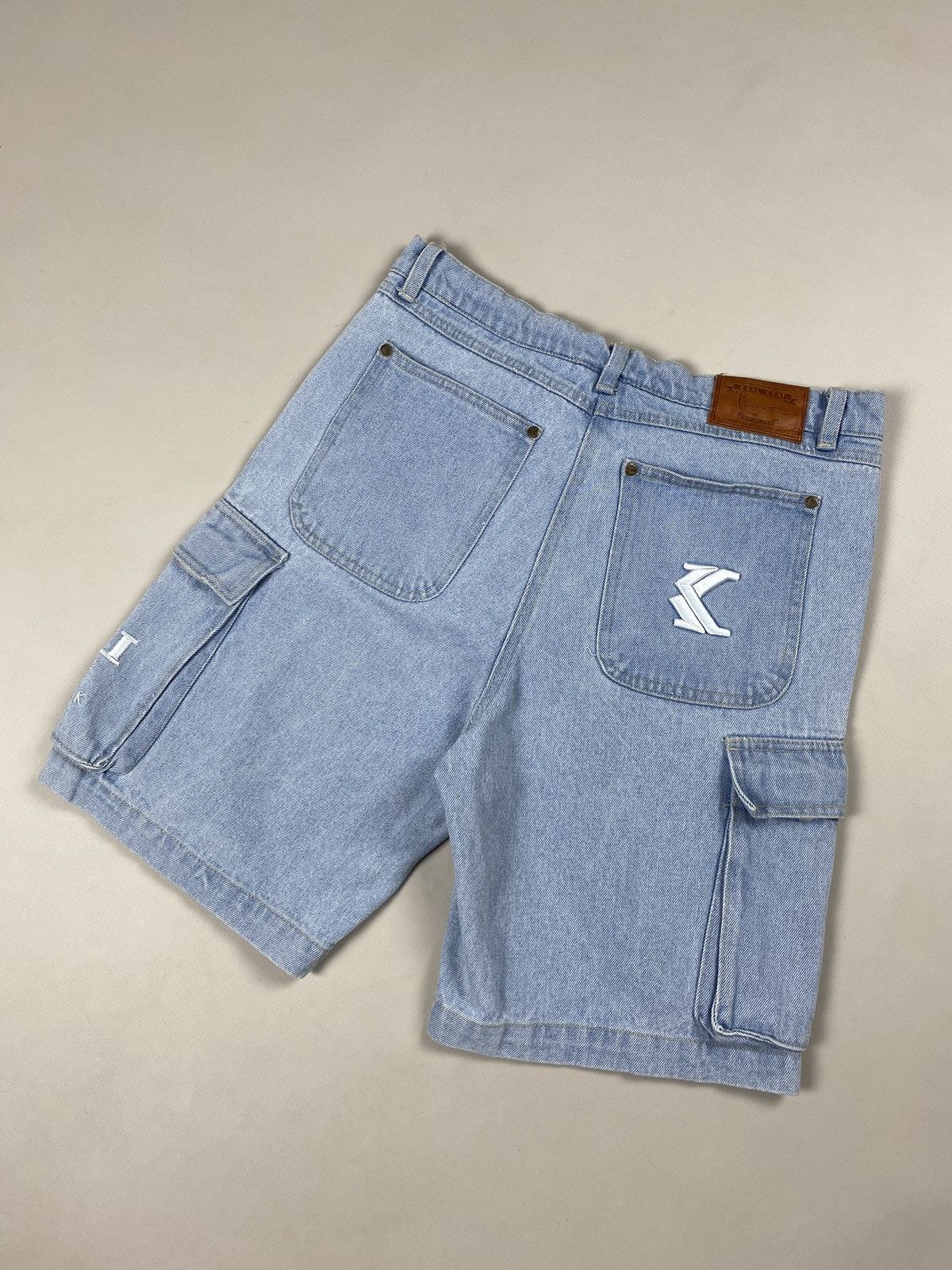 Karl Kani Karl Kani men’s Cargo denim Rap Baggy shorts size M Size US 32 / EU 48 - 19 Thumbnail