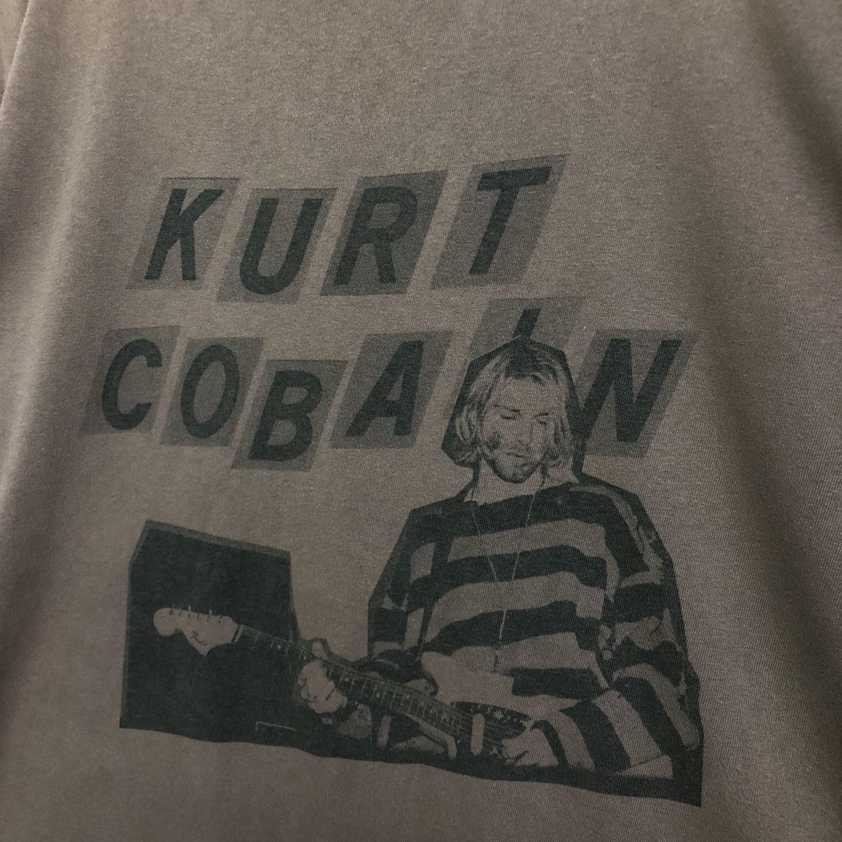 Uniqlo Uniqlo X Kurt Cobain The End Of Music 2016 Tshirt Size US XL / EU 56 / 4 - 4 Thumbnail