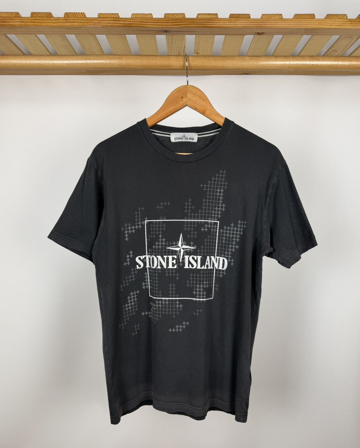 Stone Island Stone Island Geometric Logo Print Black Distressed T-Shirt Size US M / EU 48-50 / 2 - 1 Thumbnail