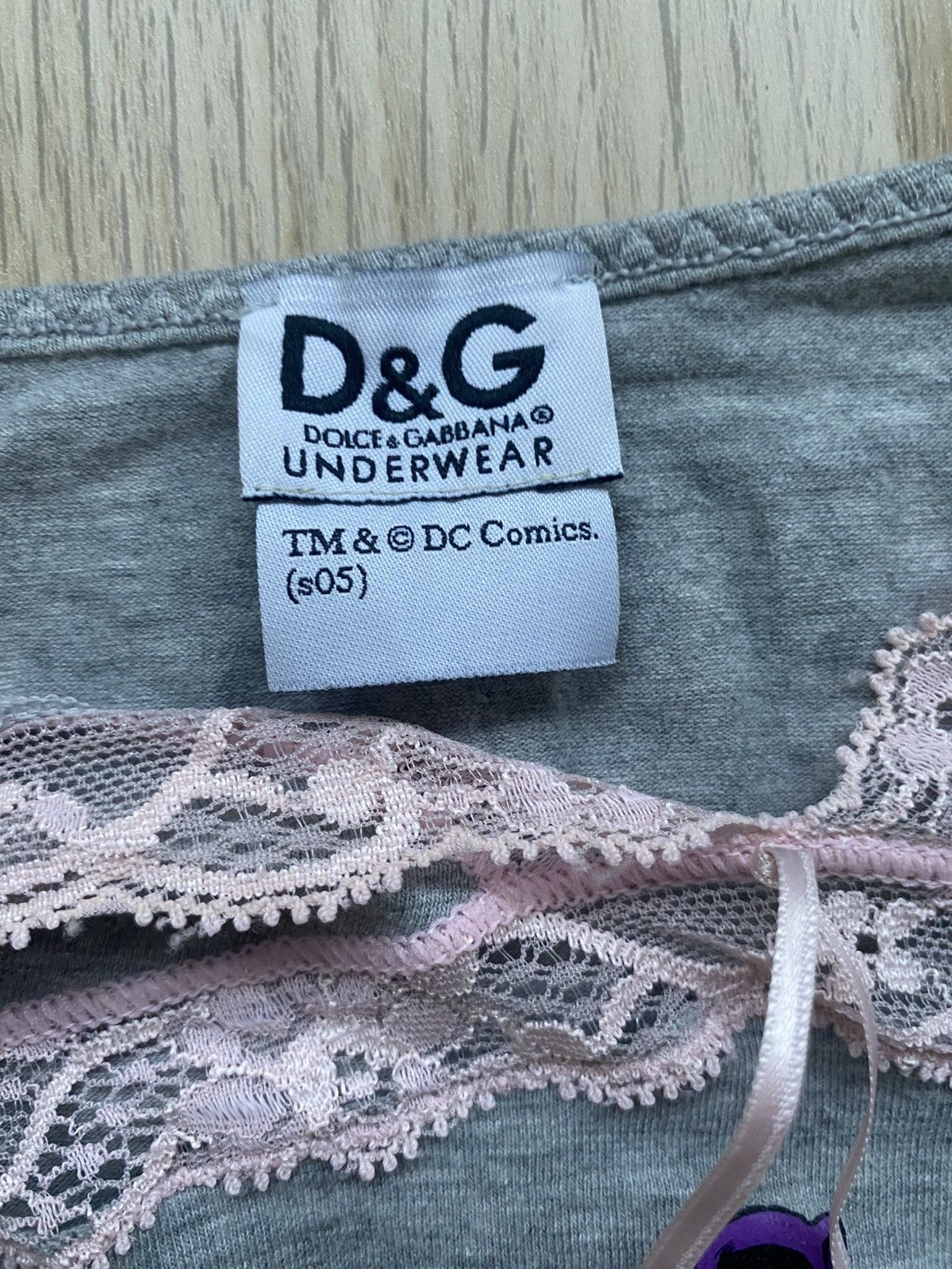 DC Comics SS05 D&G DOLCE GABBANA x DC comics Catwoman top Size S / US 4 / IT 40 - 4 Thumbnail