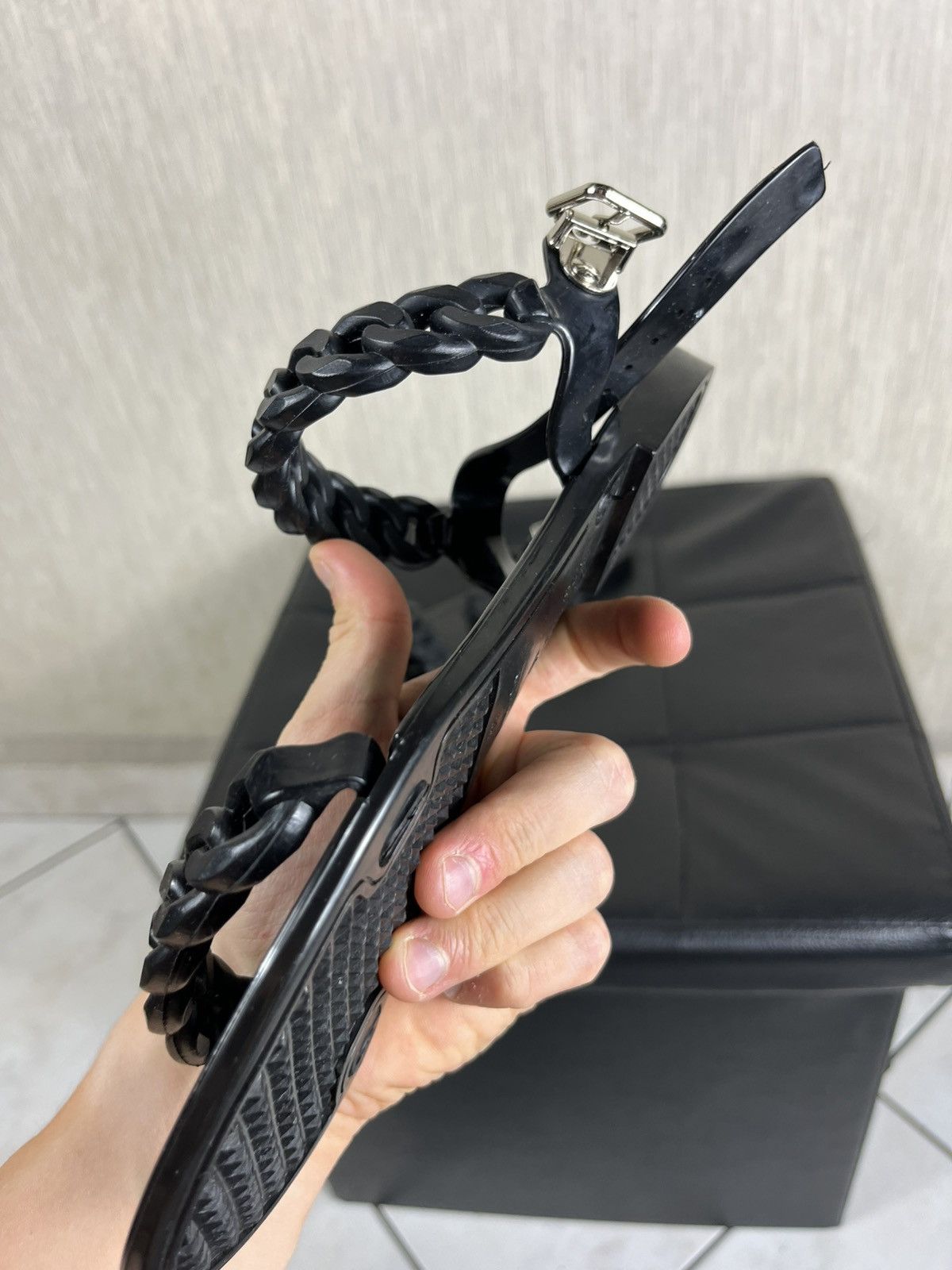 Designer × Givenchy Givenchy Paris chain sandals luxury flats flip flops Size US 7.5 / IT 37.5 - 16 Thumbnail