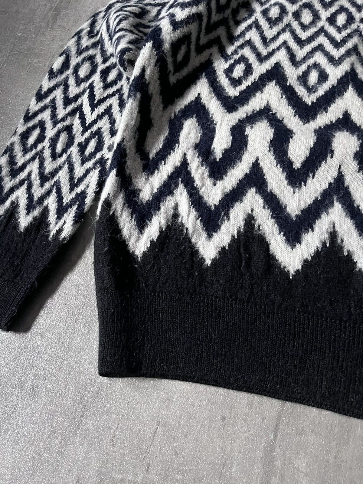 Prada Prada Wool Alpaca sweater chevron print black white Size US S / EU 44-46 / 1 - 6 Thumbnail