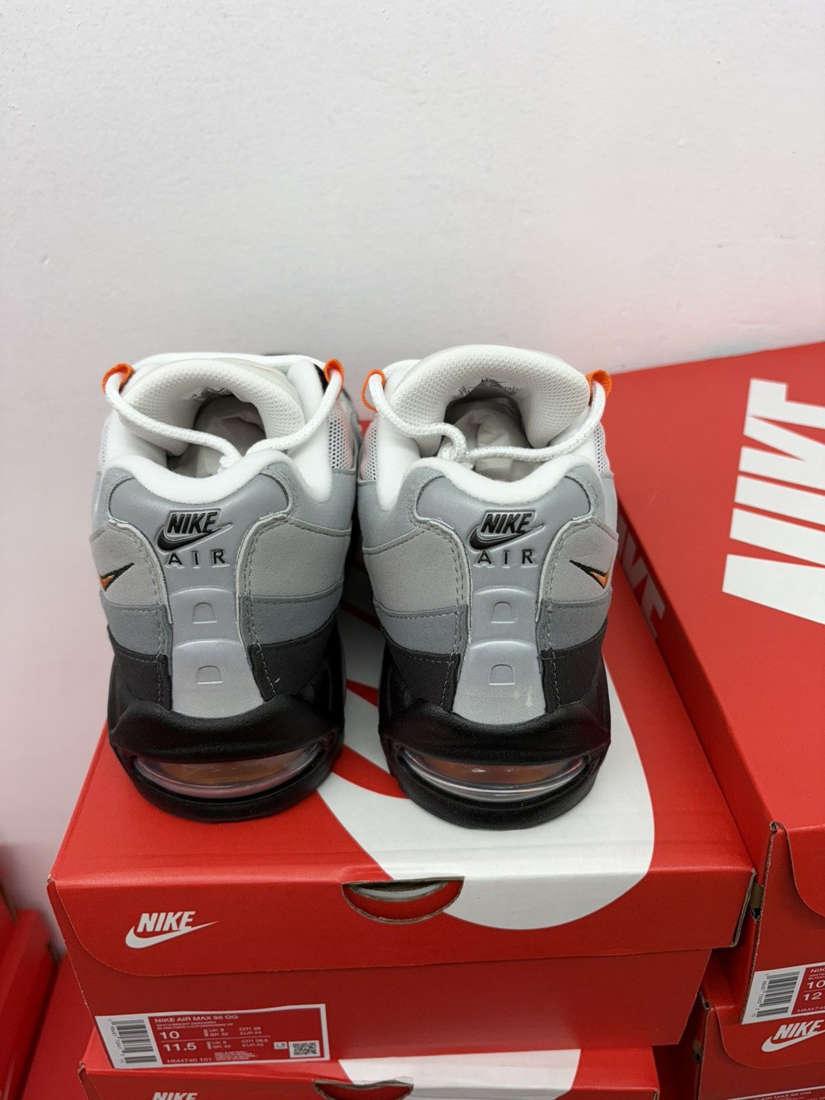 Nike Nike Air Max 95 Mandarin Size US 10 / EU 43 - 2 Thumbnail