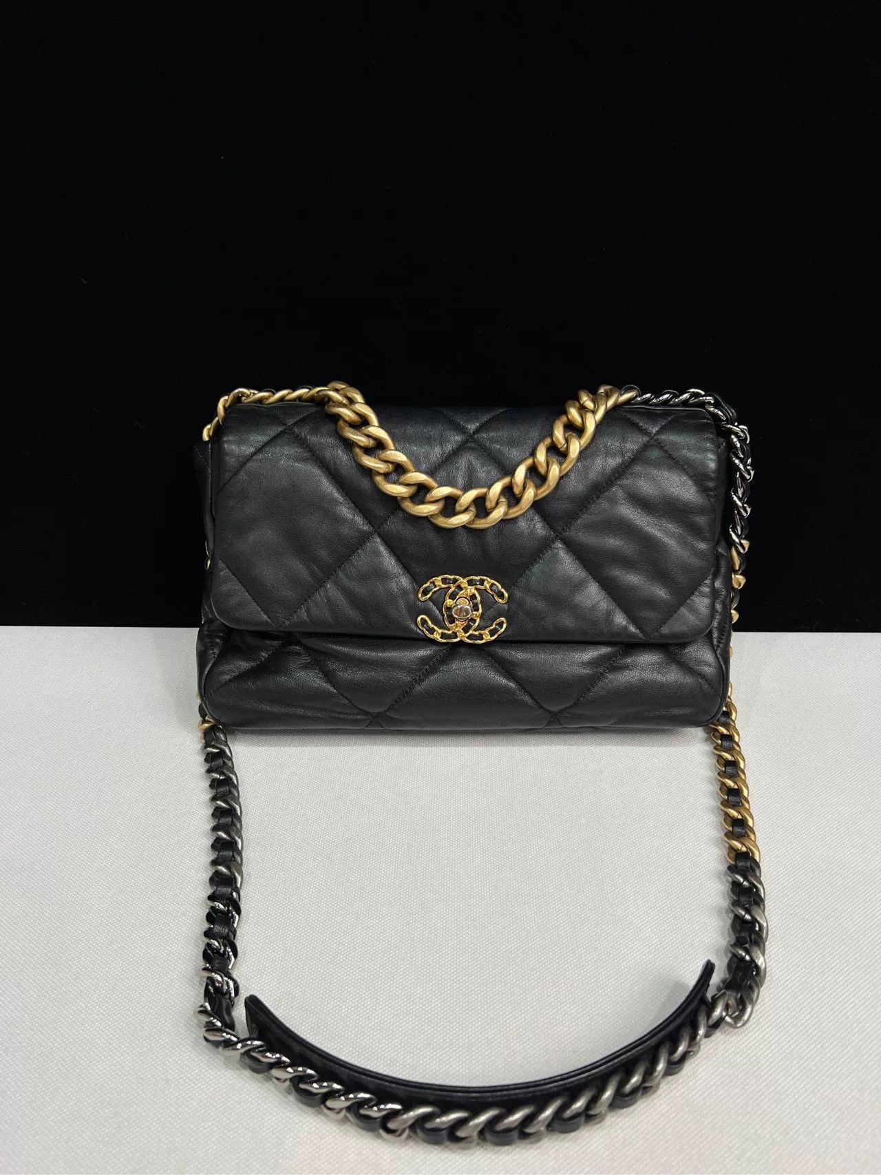 Chanel Pre-loved Bag Very good condition Size ONE SIZE - 1 Thumbnail