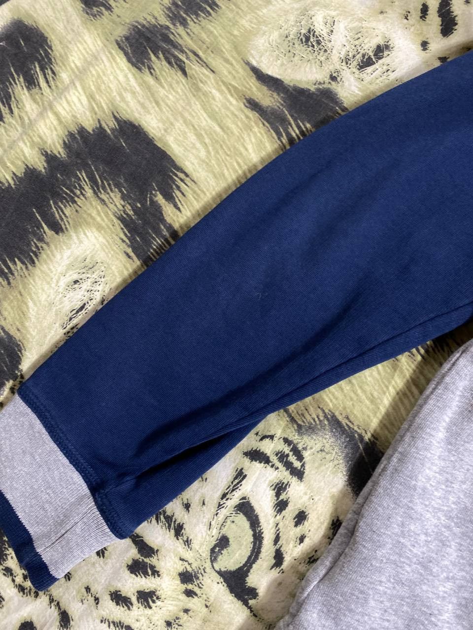 Reebok × Vintage Rare Vintage Reebok Big Logo Essentials Sweatshirt Size US L / EU 52-54 / 3 - 13 Thumbnail