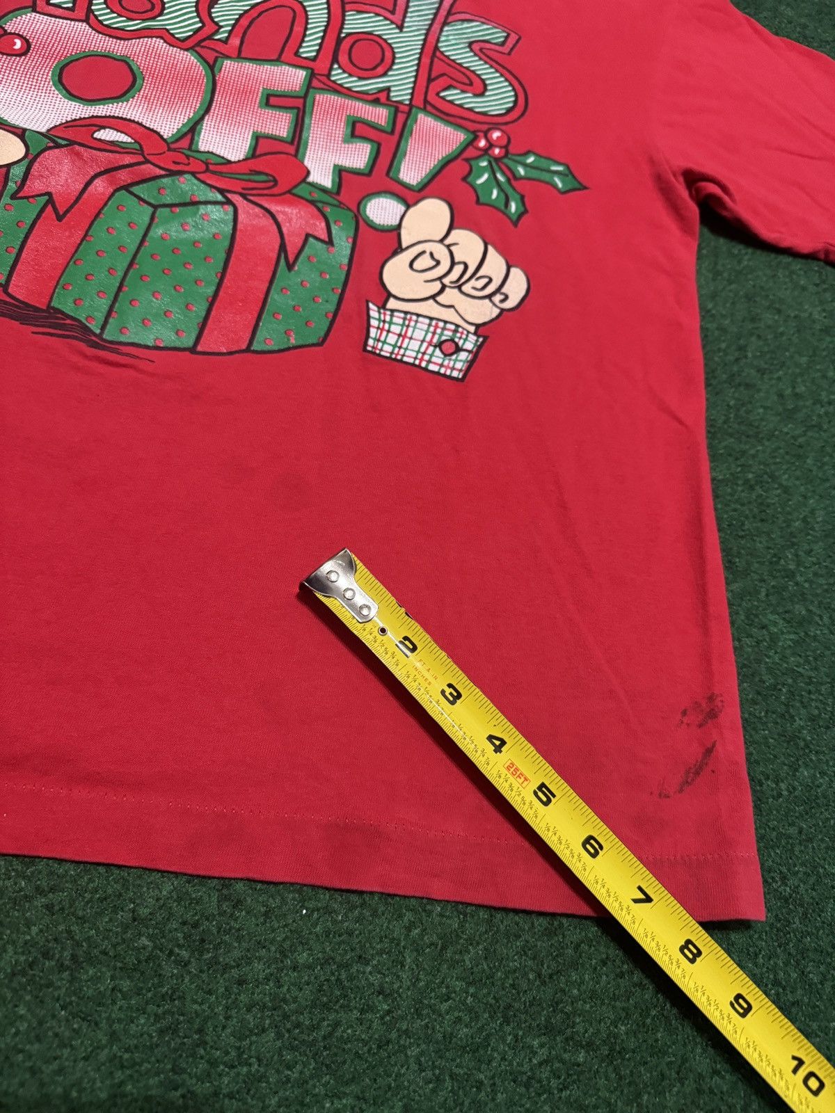 Vintage Vintage Christmas Presents Hands Off M/L Holiday T Shirt Size L / US 10 / IT 46 - 8 Thumbnail