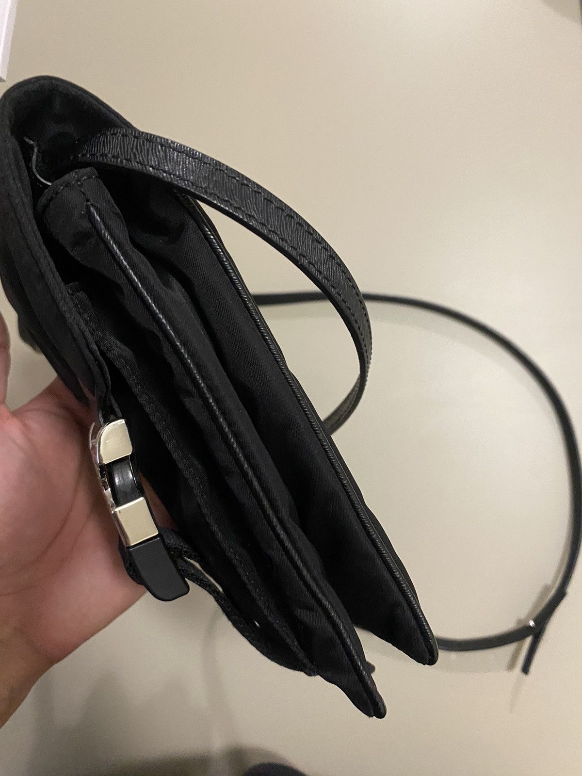 Givenchy Givenchy 4G Pouch On Strap With Tags Like New In Black Size ONE SIZE - 9 Thumbnail