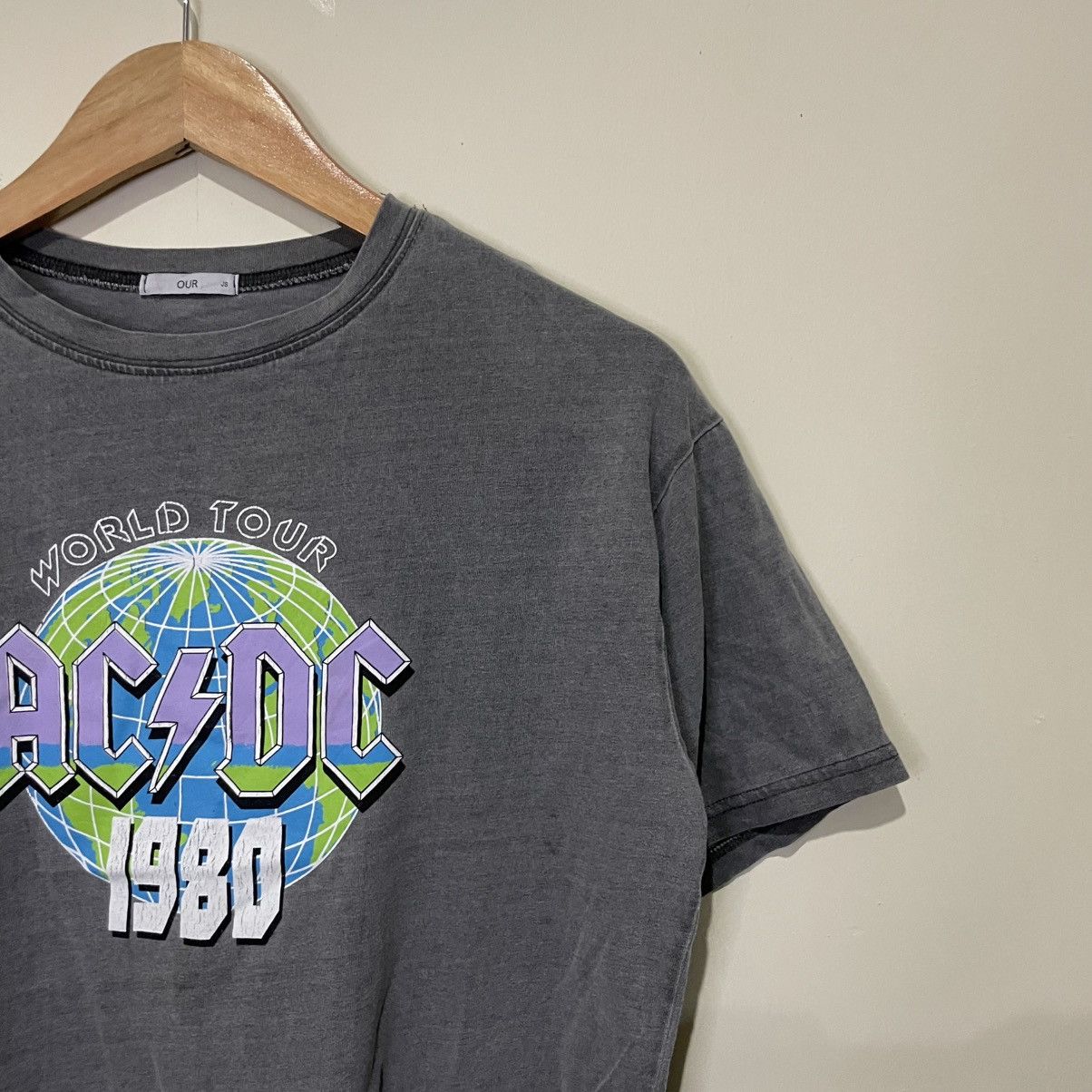 Band Tees Vtg ACDC World Tour 1980 Size US S / EU 44-46 / 1 - 3 Thumbnail