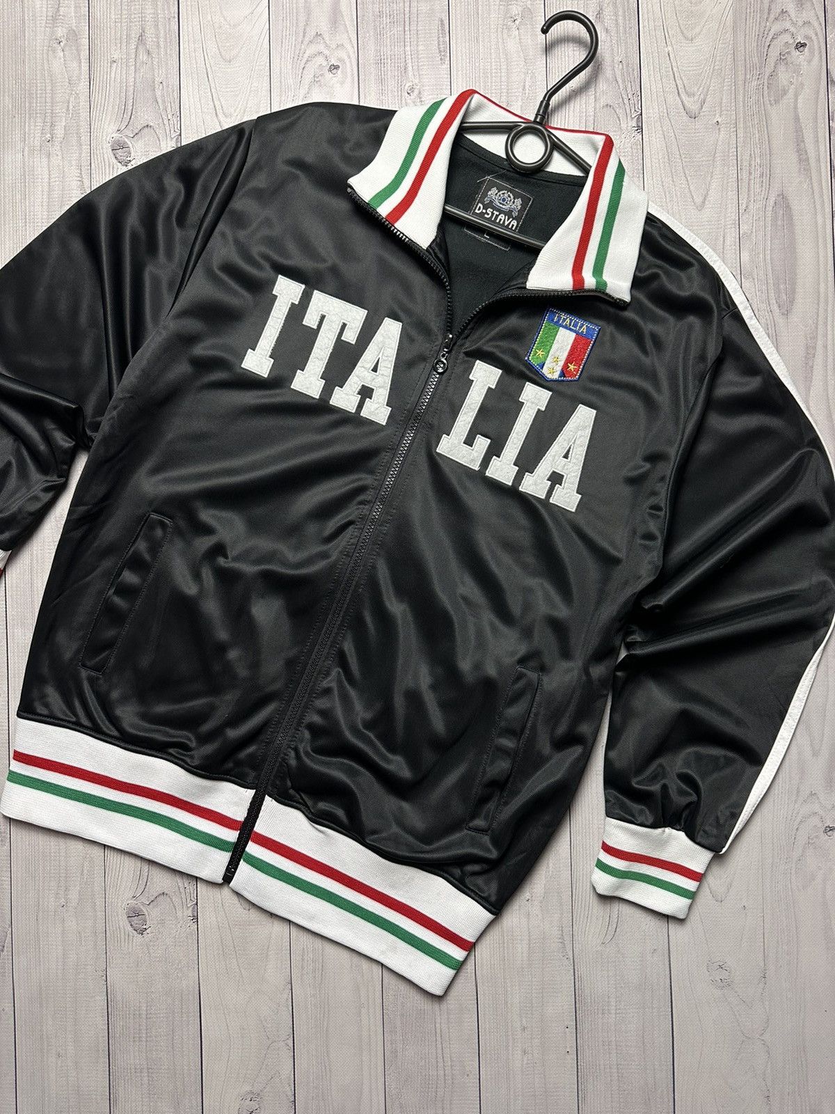 Vintage Vintage Italia track jacket big logo size L Italy Size US L / EU 52-54 / 3 - 2 Thumbnail