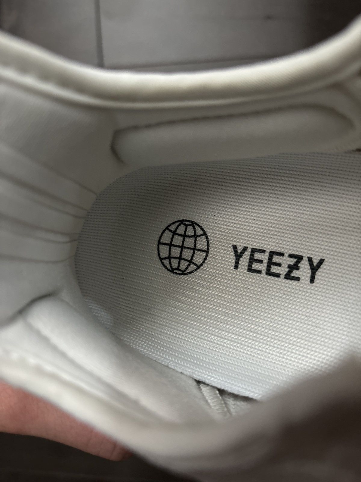 Yeezy Yeezy 350 v2 bone Size US 11.5 / EU 44-45 - 5 Thumbnail