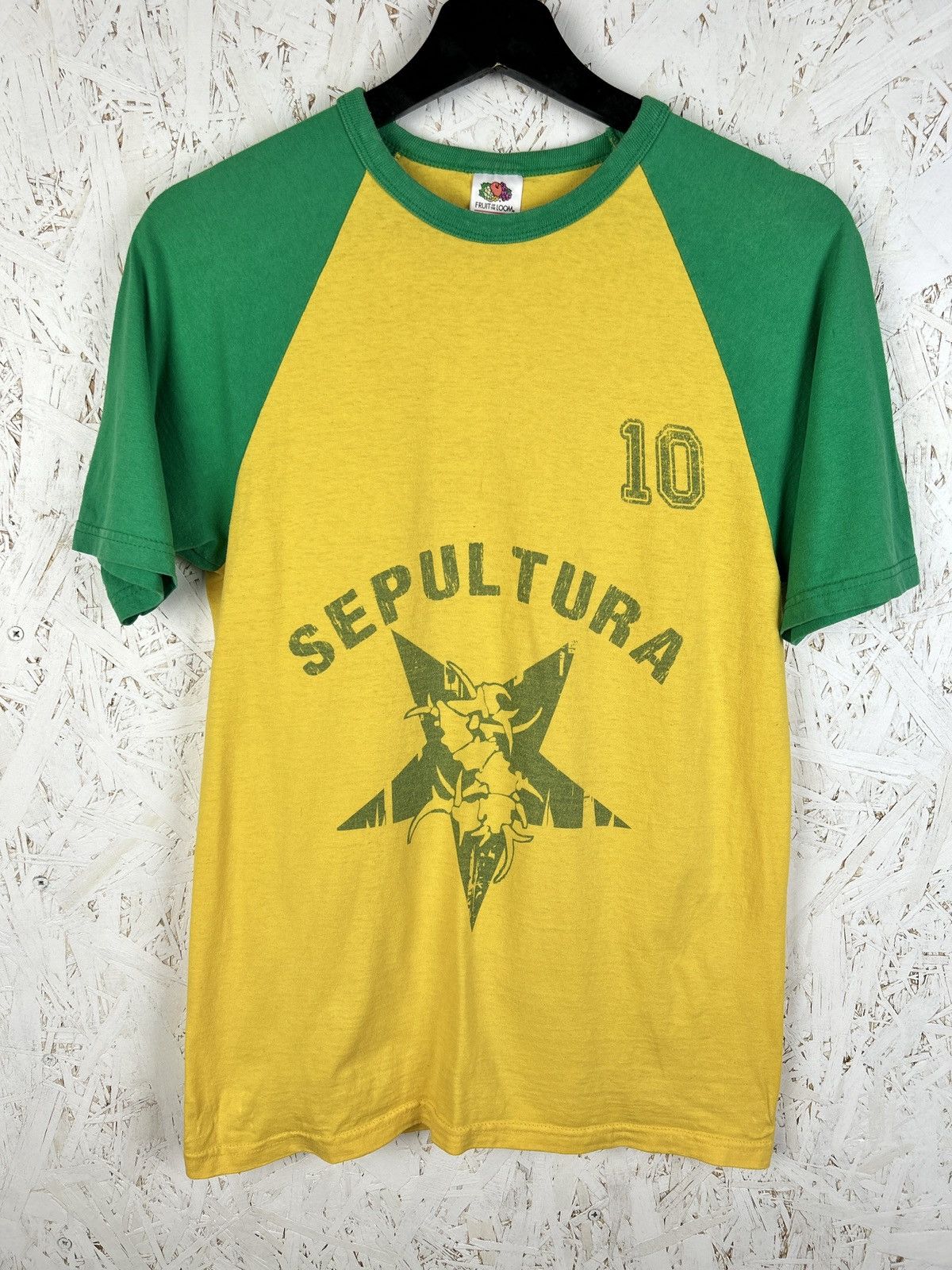 Band Tees 00s Vintage Sepultura Metal #10 Brazil Jersey Style T-Shirt Size US M / EU 48-50 / 2 - 1 Thumbnail