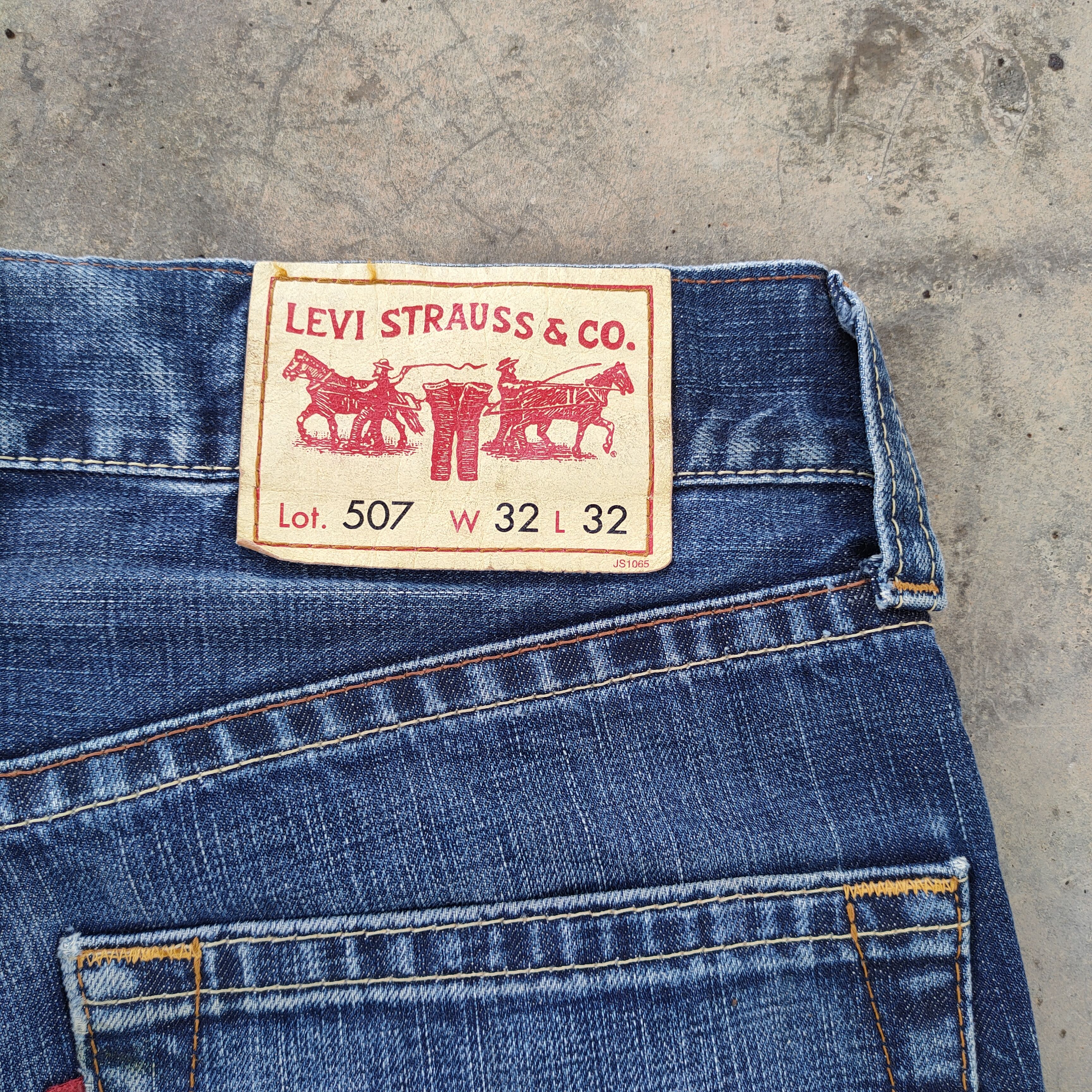 Levi's Vintage Clothing VINTAGE LEVI'S 507 BOOTCUT FLARE FADED RIPPED JEAN PANTS Size US 34 / EU 50 - 13 Thumbnail