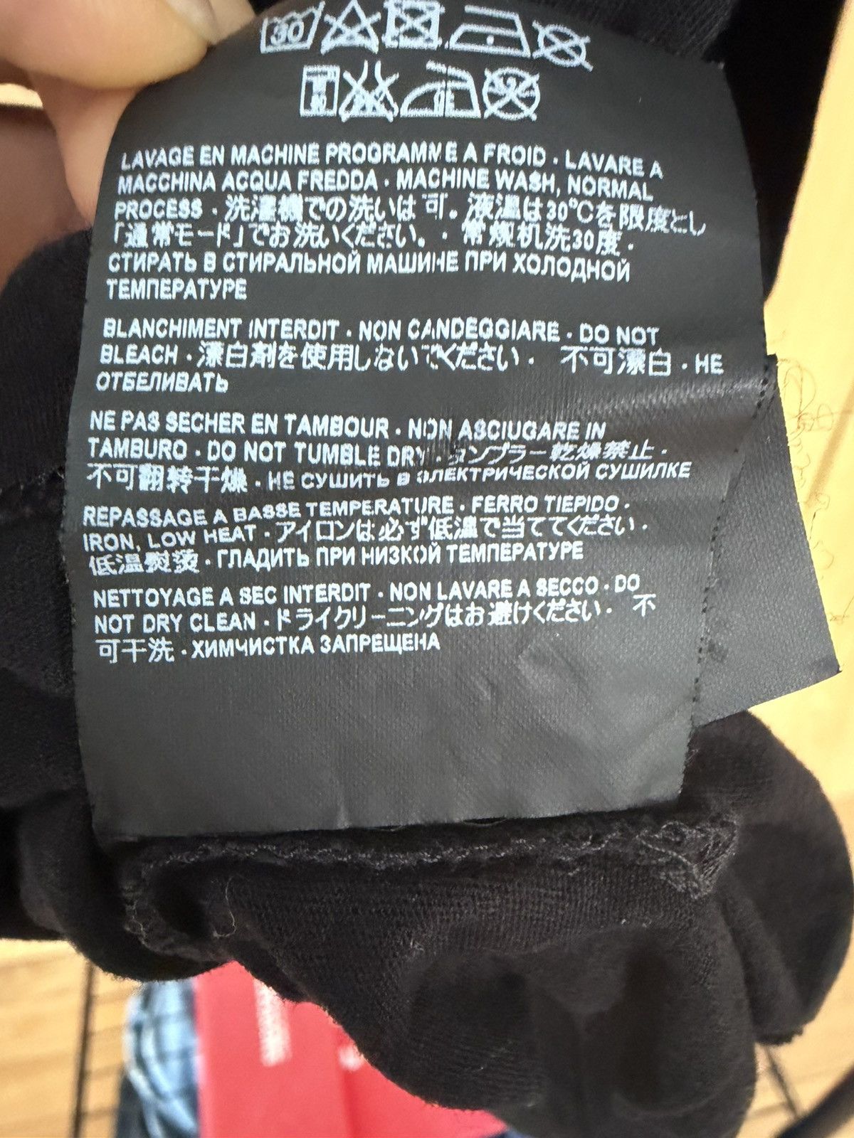 Saint Laurent Paris Saint laurent - no smoking tee - size L Size US L / EU 52-54 / 3 - 6 Thumbnail