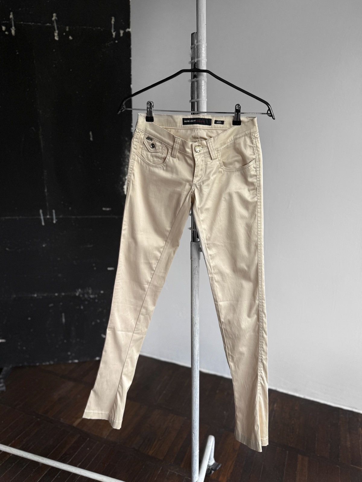 Designer × Miss Sixty Miss Sixty Style Shock Womens Beige Pants Zipper Closure Size 25" / US 0 / IT 36 - 1 Thumbnail