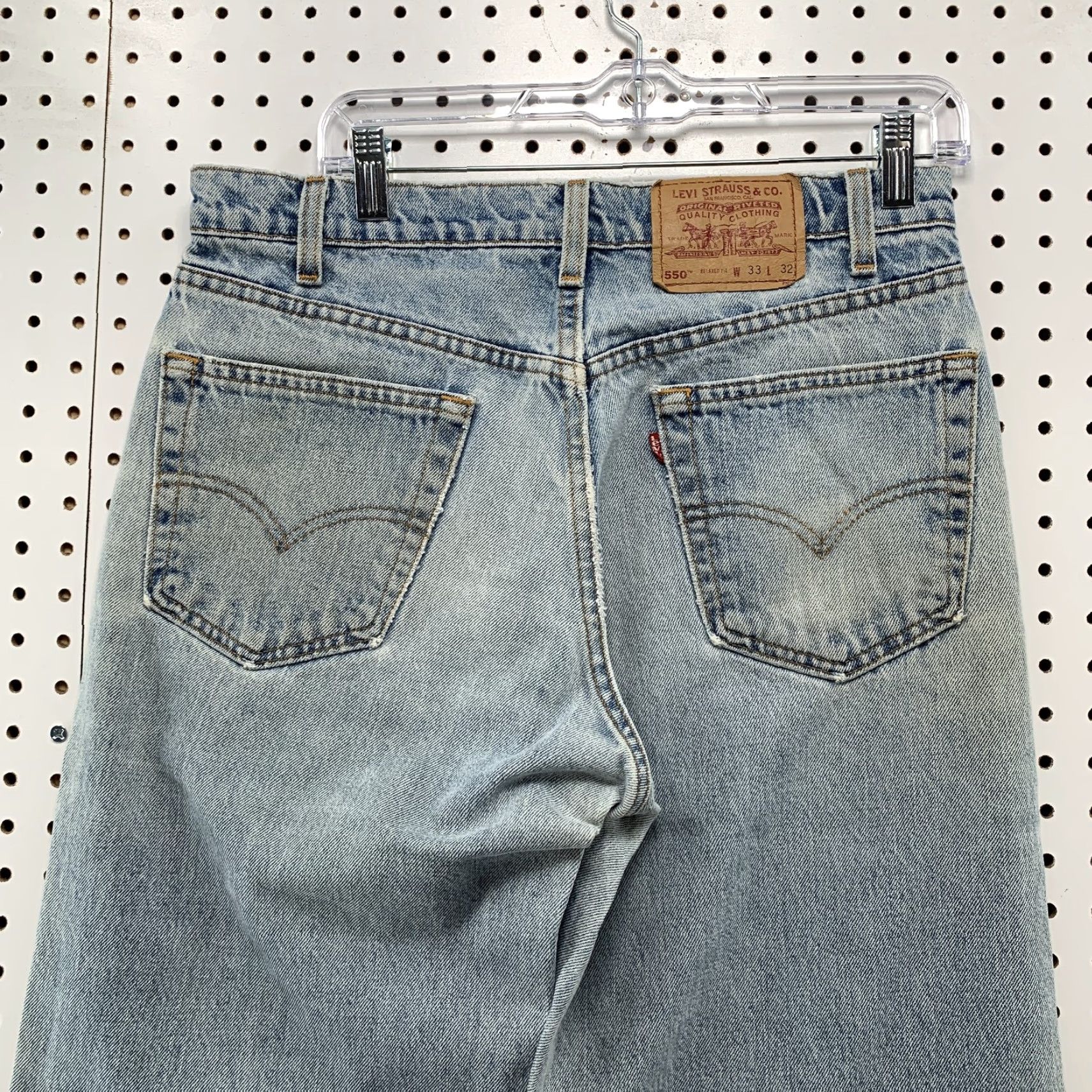 Levi's VINTAGE Levi's 550 Blue Denim Jeans Mens 33x32 Distressed 90s USA Fits 32x31 Size US 33 - 7 Thumbnail