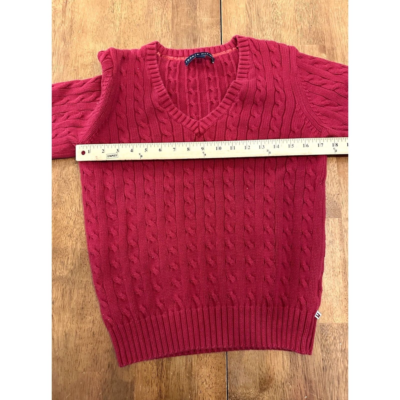 Tommy Hilfiger VINTAGE Tommy Hilfiger V Neck Cable Knit Sweater Large Red Mens? Size L / US 10 / IT 46 - 4 Thumbnail