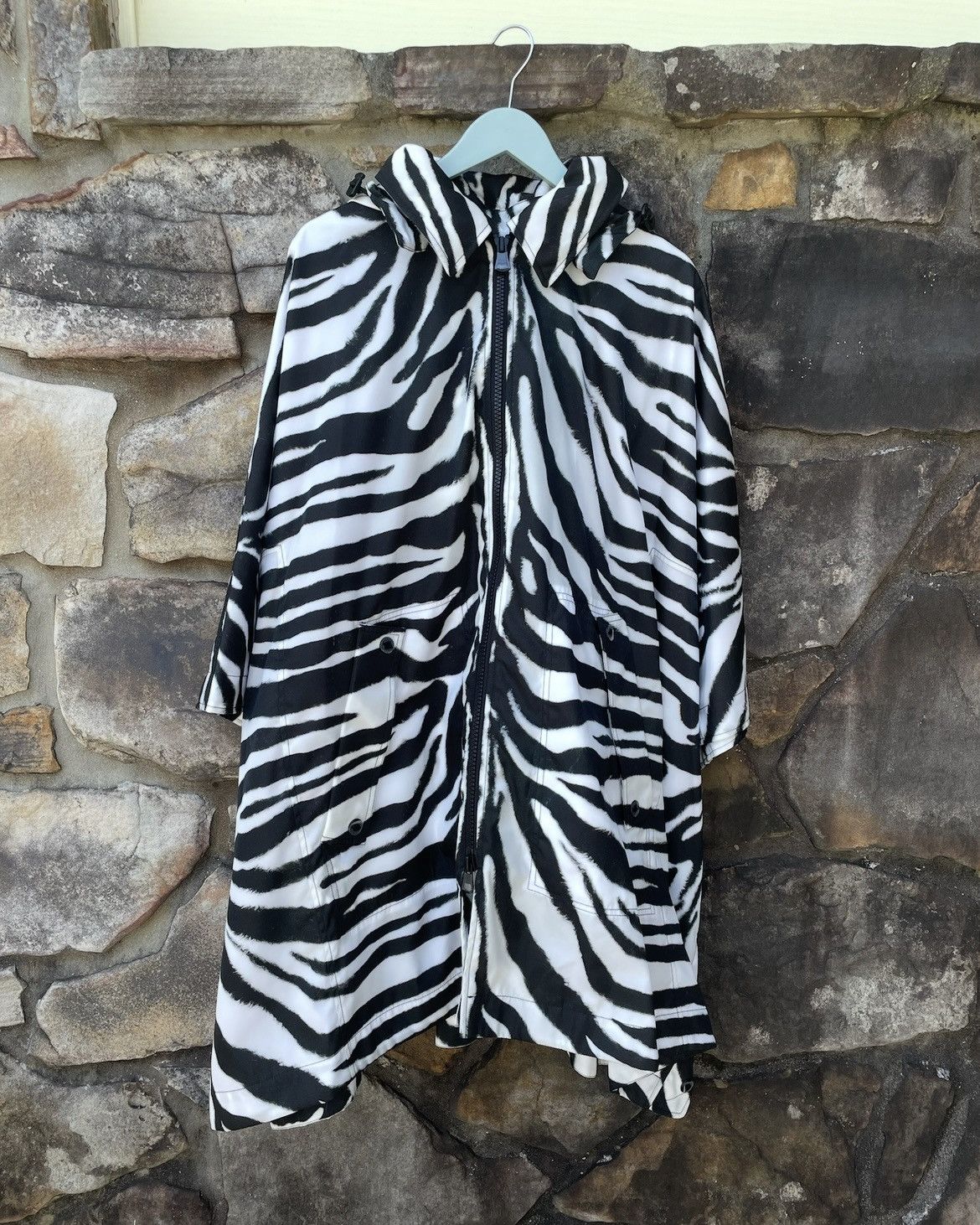 Burberry zebra raincoat with detachable hood NEW