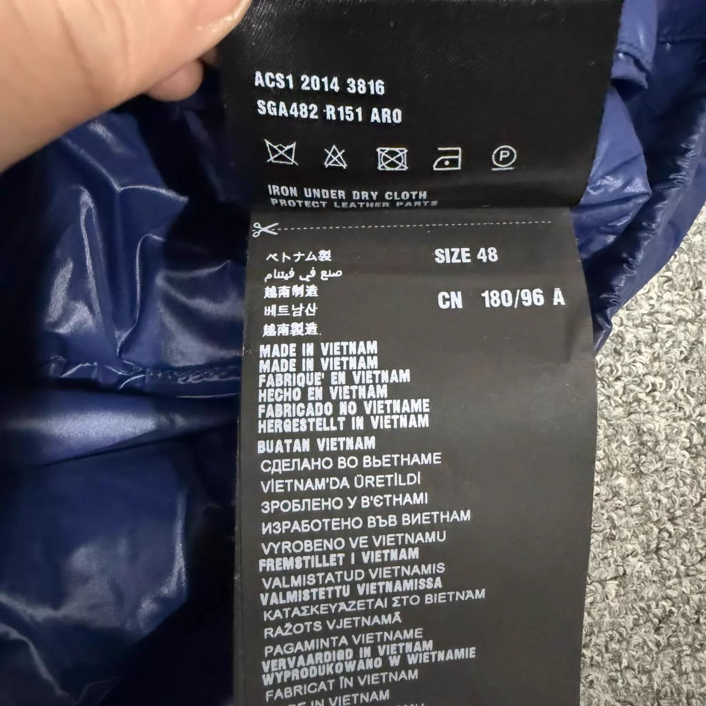 Prada Prada blue metal triangle logo down vest unused with tags 48 Size US M / EU 48-50 / 2 - 6 Thumbnail