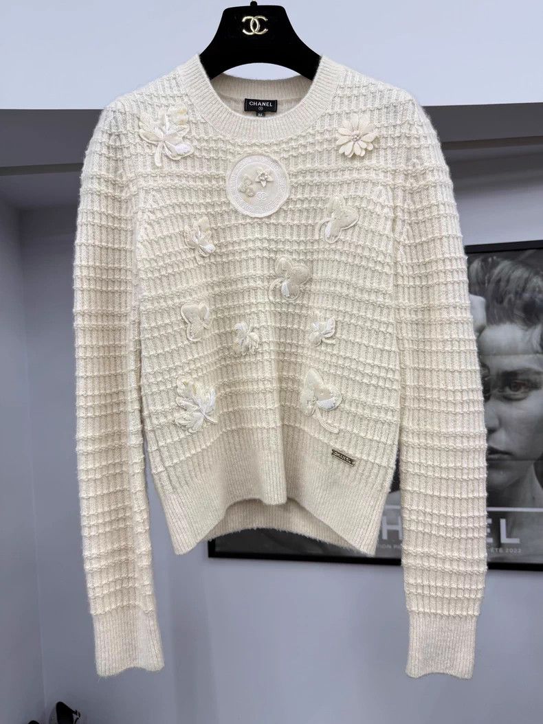 Chanel Chanel Beige three-dimensional flower knitted sweater Size XXS / US 00 / IT 34 - 1 Thumbnail