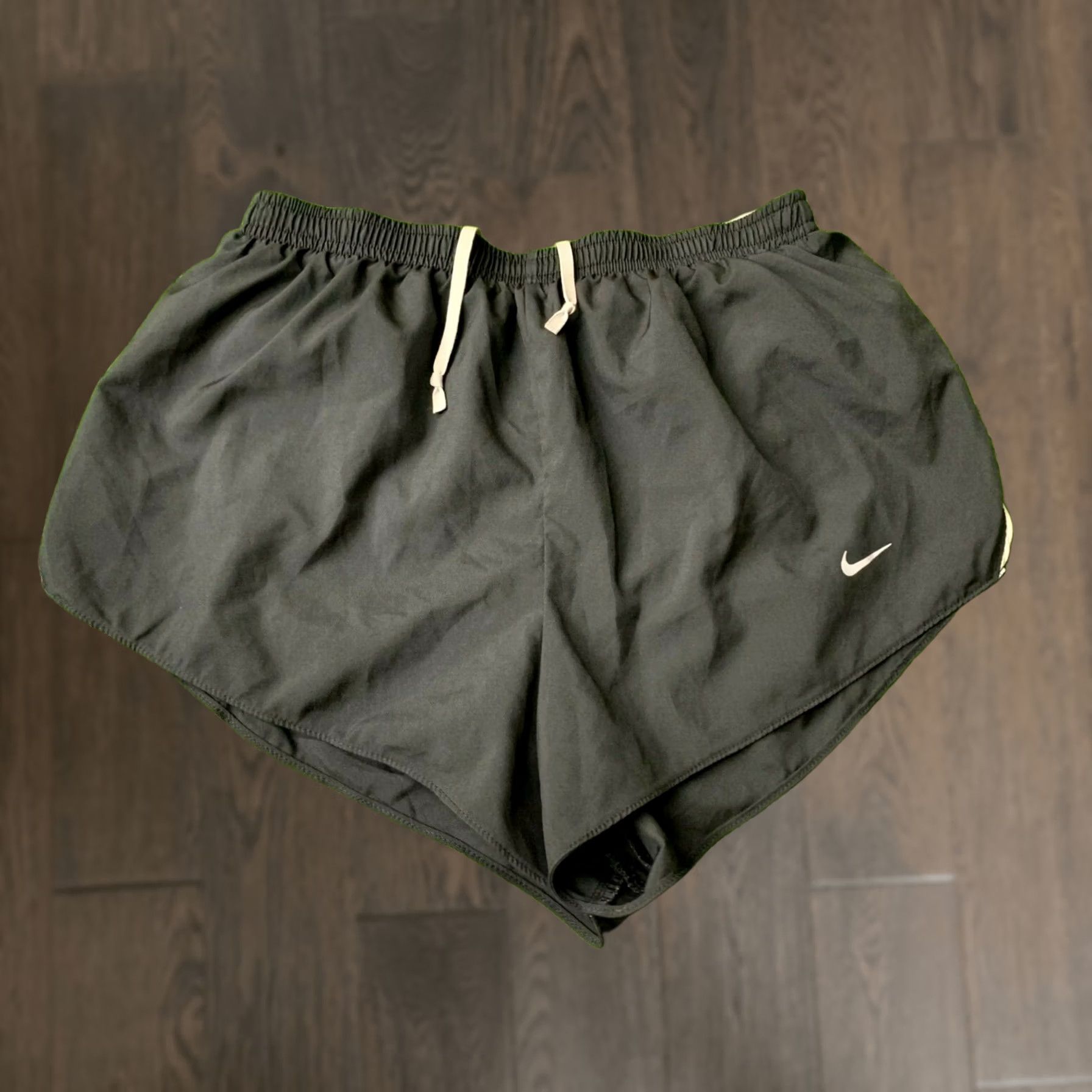 Nike NIKE Dri-FIT Tempo ORIGINAL Women Training Shorts L Black and White Floral 90s Activewear Womens Size 36" / US 14 / IT 50 - 1 Thumbnail