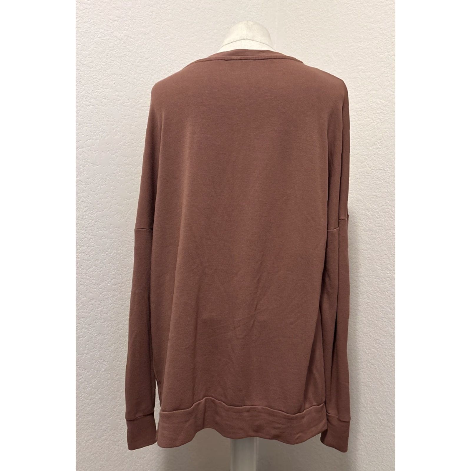 Vintage Wishlist Shirt Womens Small Light Brown Crew Neck Knit Top Long Sleeve Pullover 21-21.5" pit 27" length Casual 2012 Size S / US 4 / IT 40 - 3 Thumbnail