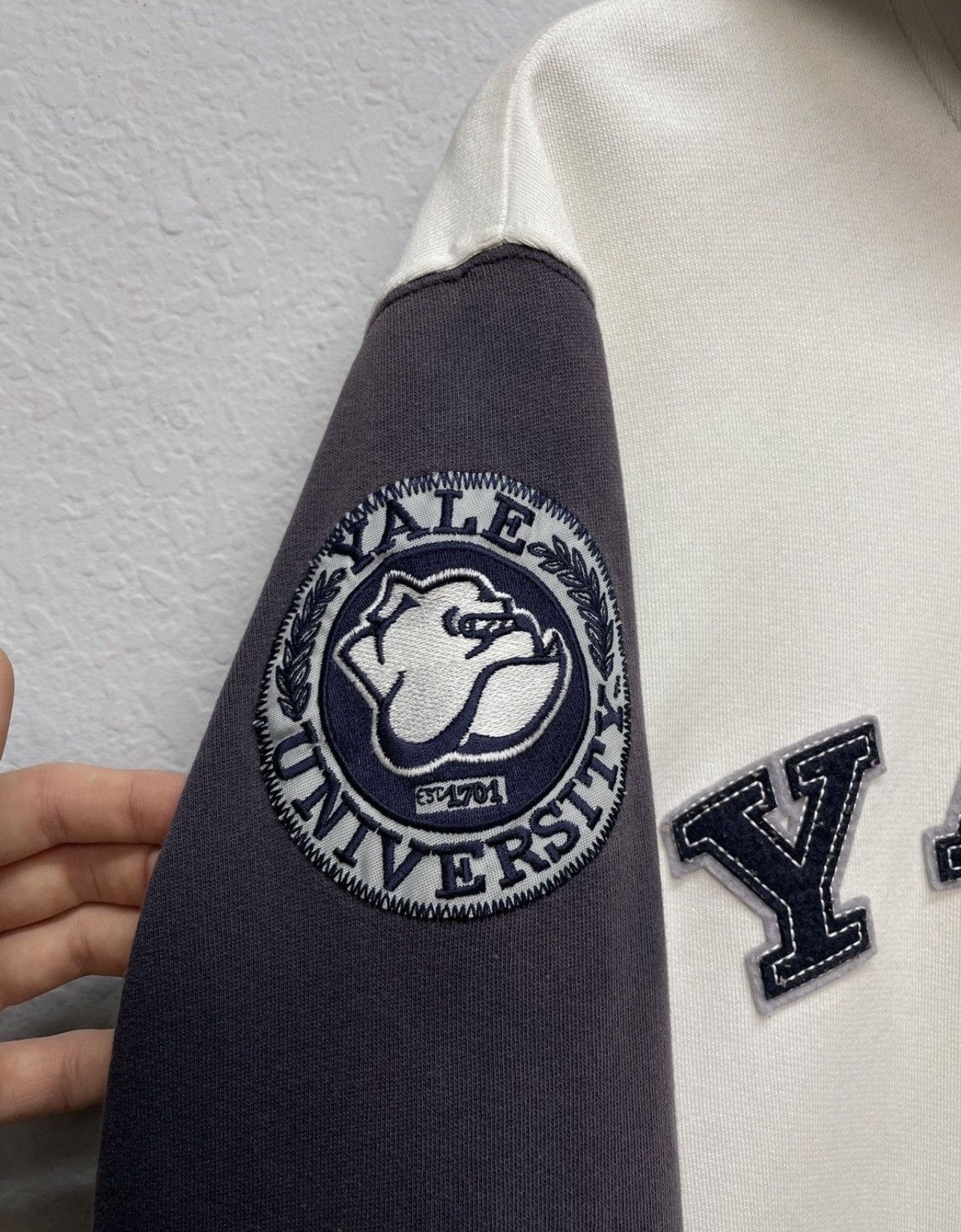Vintage Vintage 00s Yale University Boxy Fit Big Logo Zip Hoodie Size US M / EU 48-50 / 2 - 9 Thumbnail