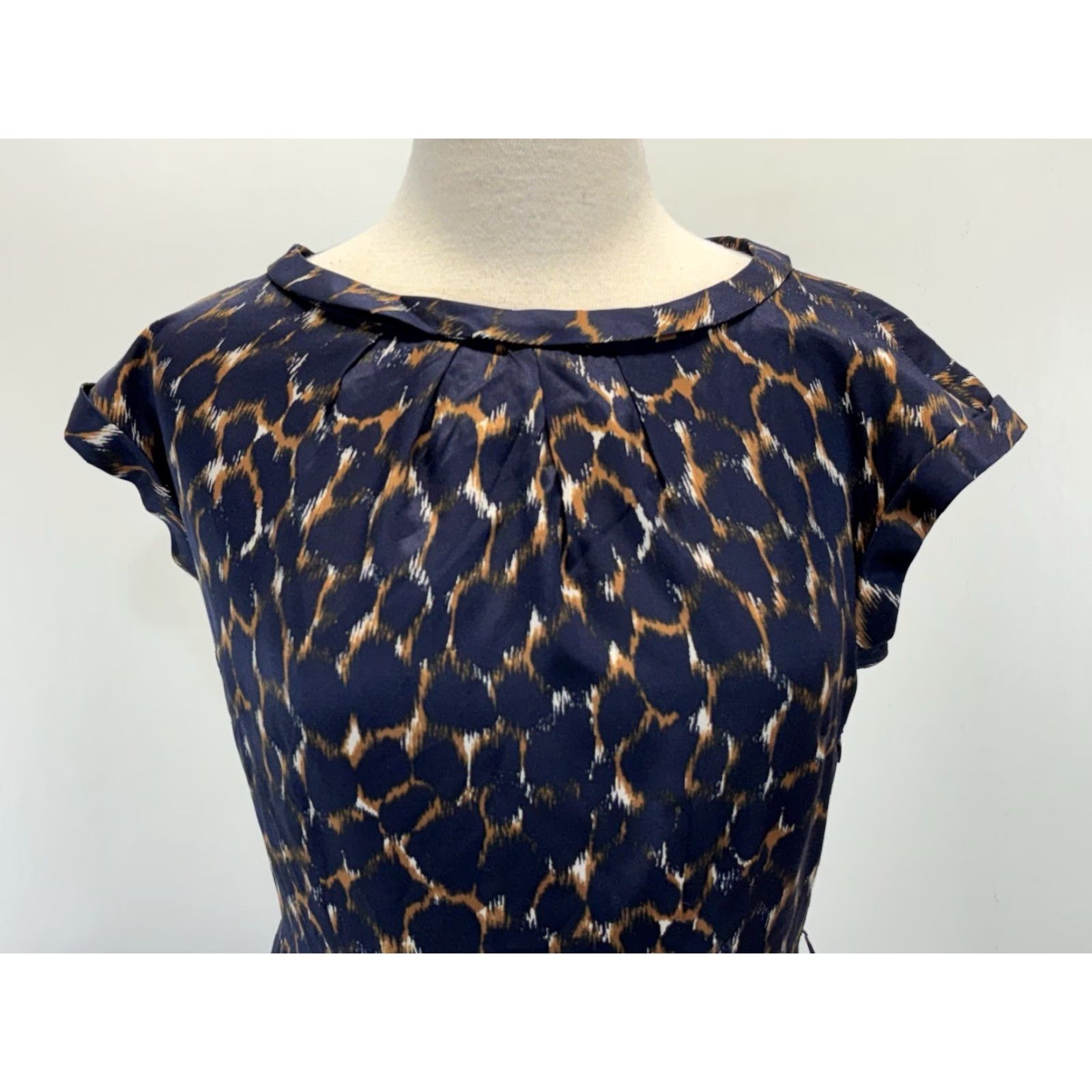 Boden VINTAGE Boden Women’s Silk Blend Pencil Dress Sz 6 Knee Length Navy Animal Print Cap Sleeve Party Cocktail Business Size M / US 6-8 / IT 42-44 - 5 Thumbnail