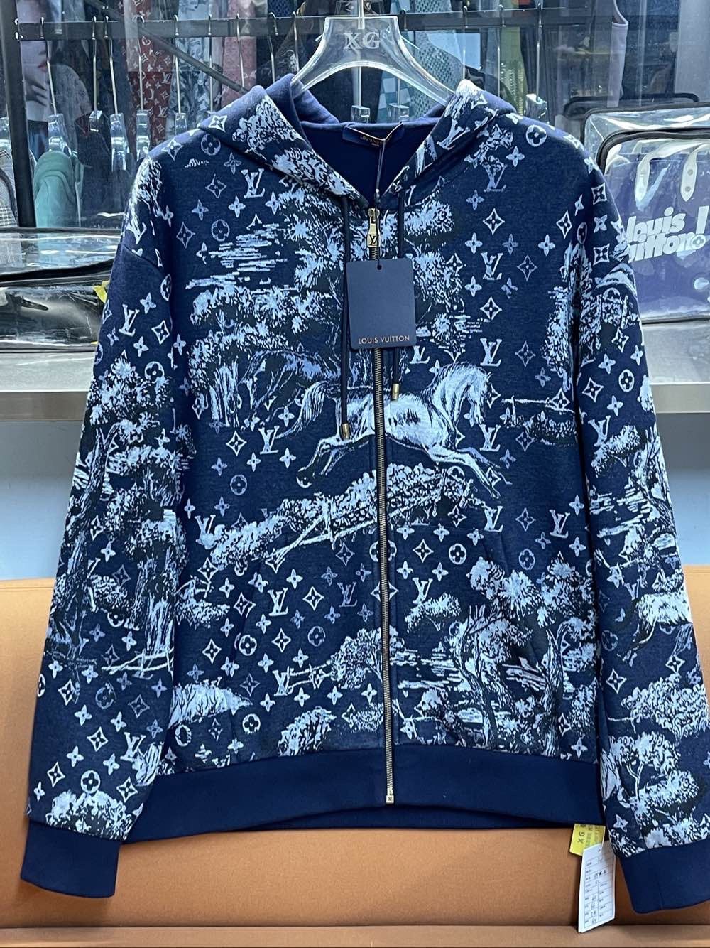 ⭐︎美品LOUIS VUITTON TravelZip UP Hoodie⭐︎ Louis Vuitton Louis Vuitton Travel Zip Up Hoodie | Grailed