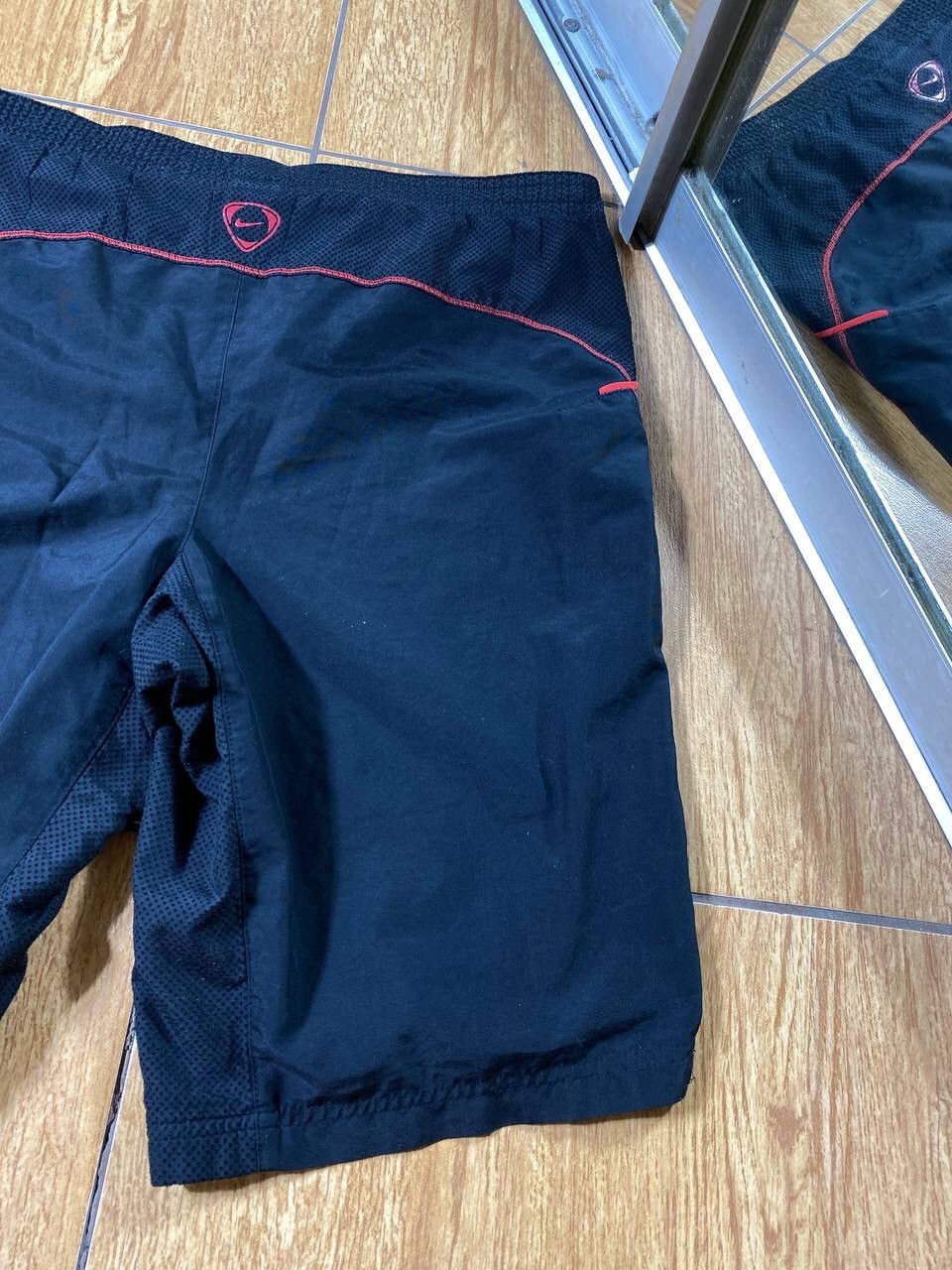 Nike × Vintage 90's NIKE SWOOSH LOGO Y2K RARE RETRO SHORTS Size US 30 / EU 46 - 11 Thumbnail