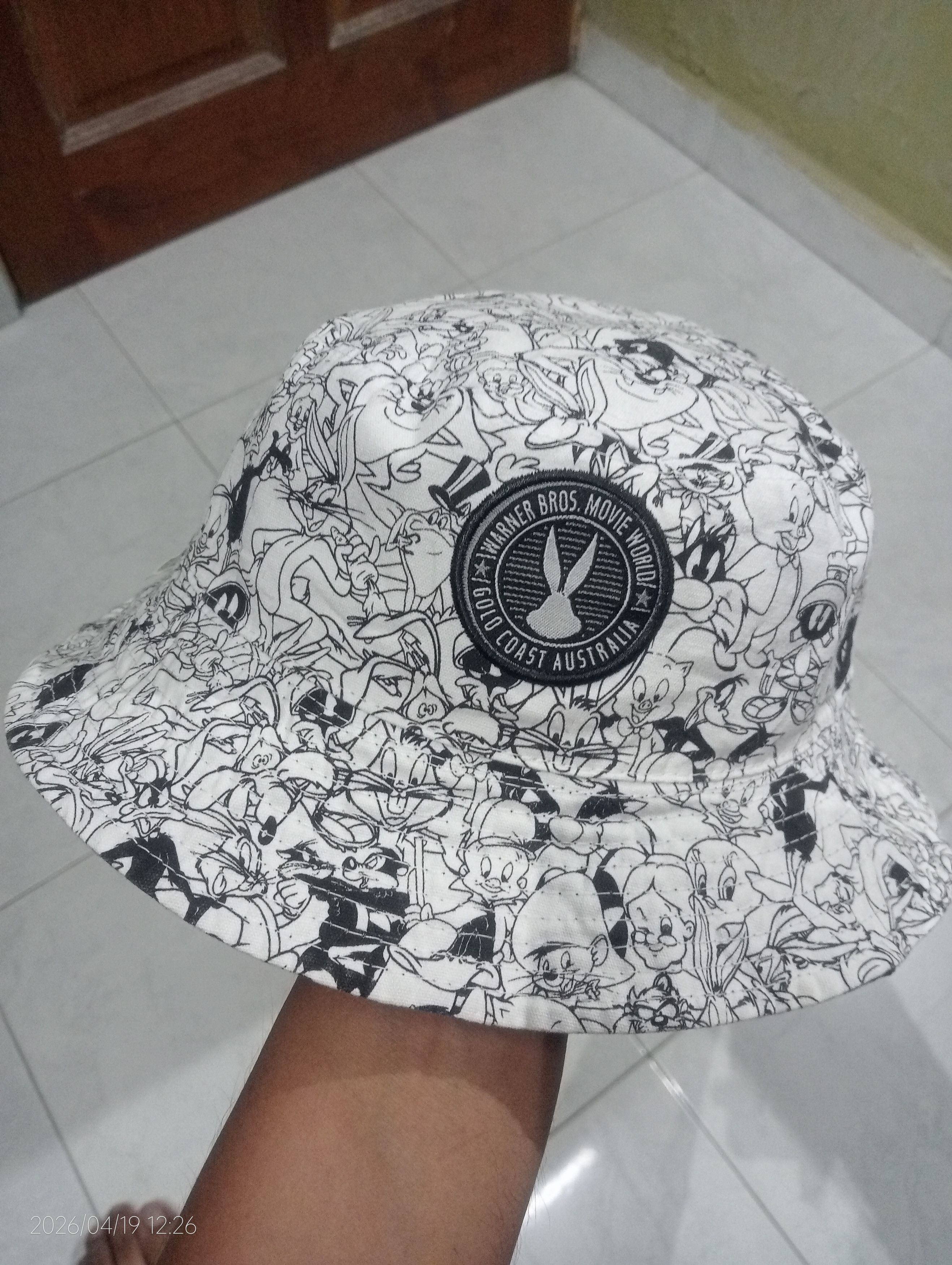Warner Bros Vintage Warner Bros Reversible Full Printed Bucket Hat 58cm Size ONE SIZE - 1 Thumbnail