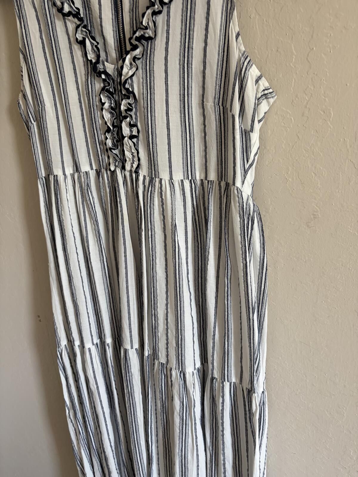 Other V by Violet v neck sleeveless weekend maxi dress Size M / US 6-8 / IT 42-44 - 3 Thumbnail