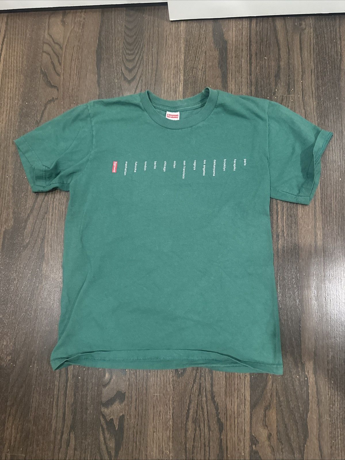 Supreme Supreme Location Tee Pine/Green Size Small Size US S / EU 44-46 / 1 - 1 Thumbnail