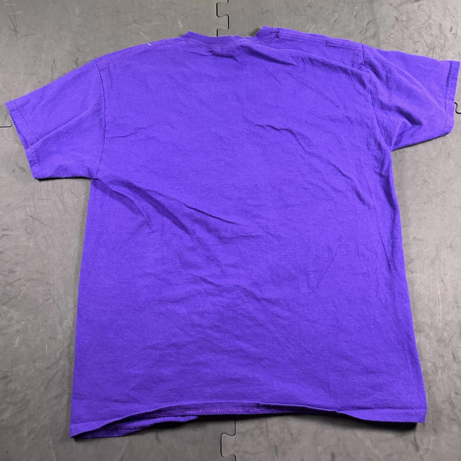 Gildan Vintage looking Purple Graphic Men's T-Shirt Size US L / EU 52-54 / 3 - 5 Thumbnail