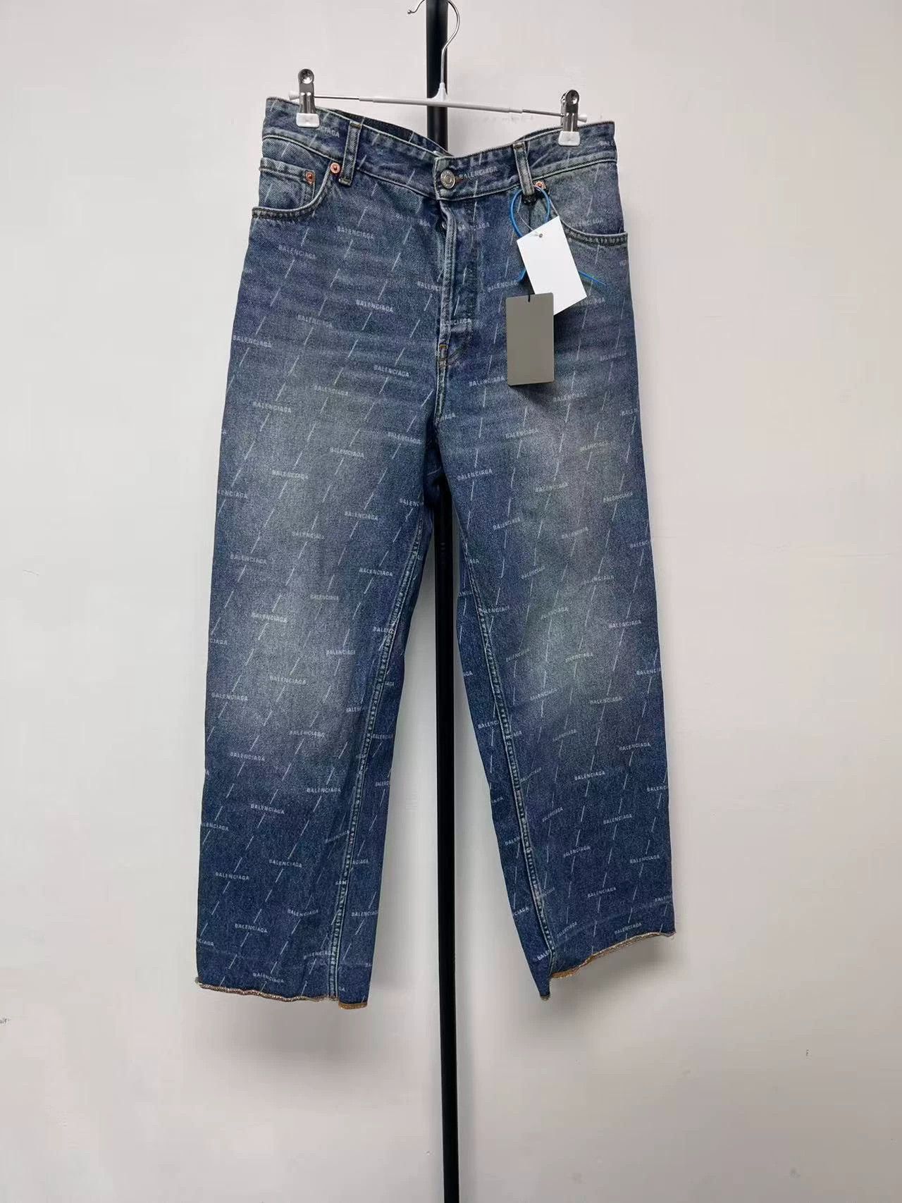 Balenciaga Balenciaga High-Waisted Logo Print Cropped Jeans - Blue Size 27" / US 4 / IT 40 - 1 Thumbnail