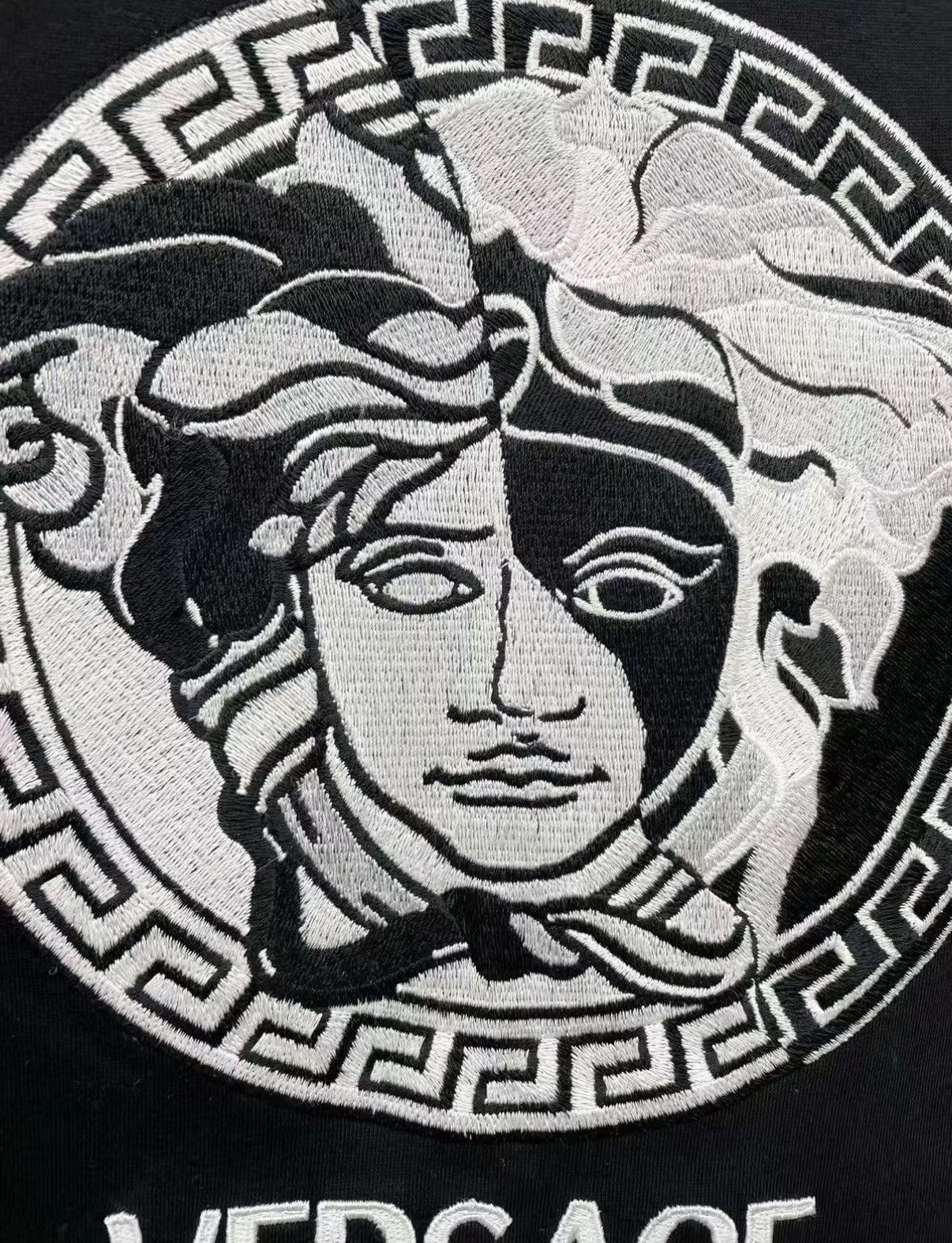 Versace VERSACE Heavy Embroidered Short Sleeve T-shirt J30 Size US XXL / EU 58 / 5 - 3 Thumbnail