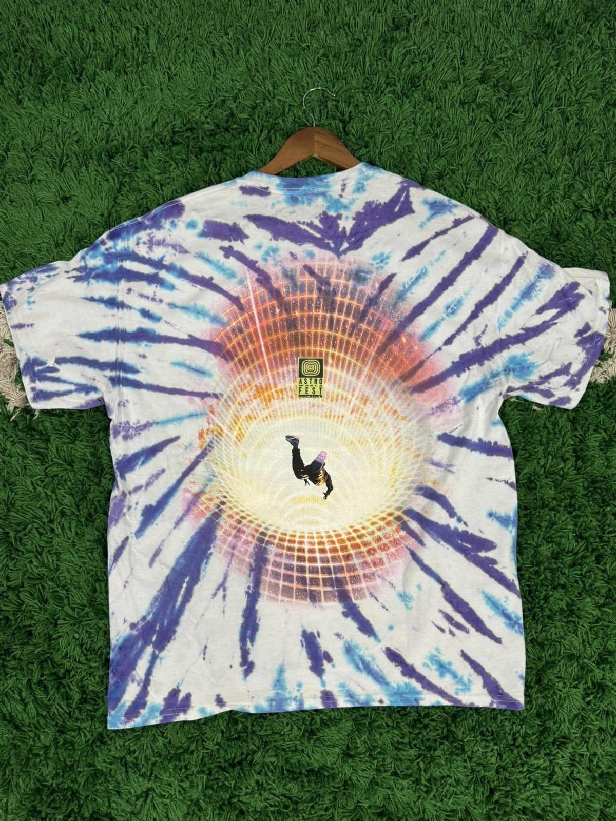 Travis Scott Travis Scott Flame Tee Tie Dye Size L Size US L / EU 52-54 / 3 - 2 Thumbnail