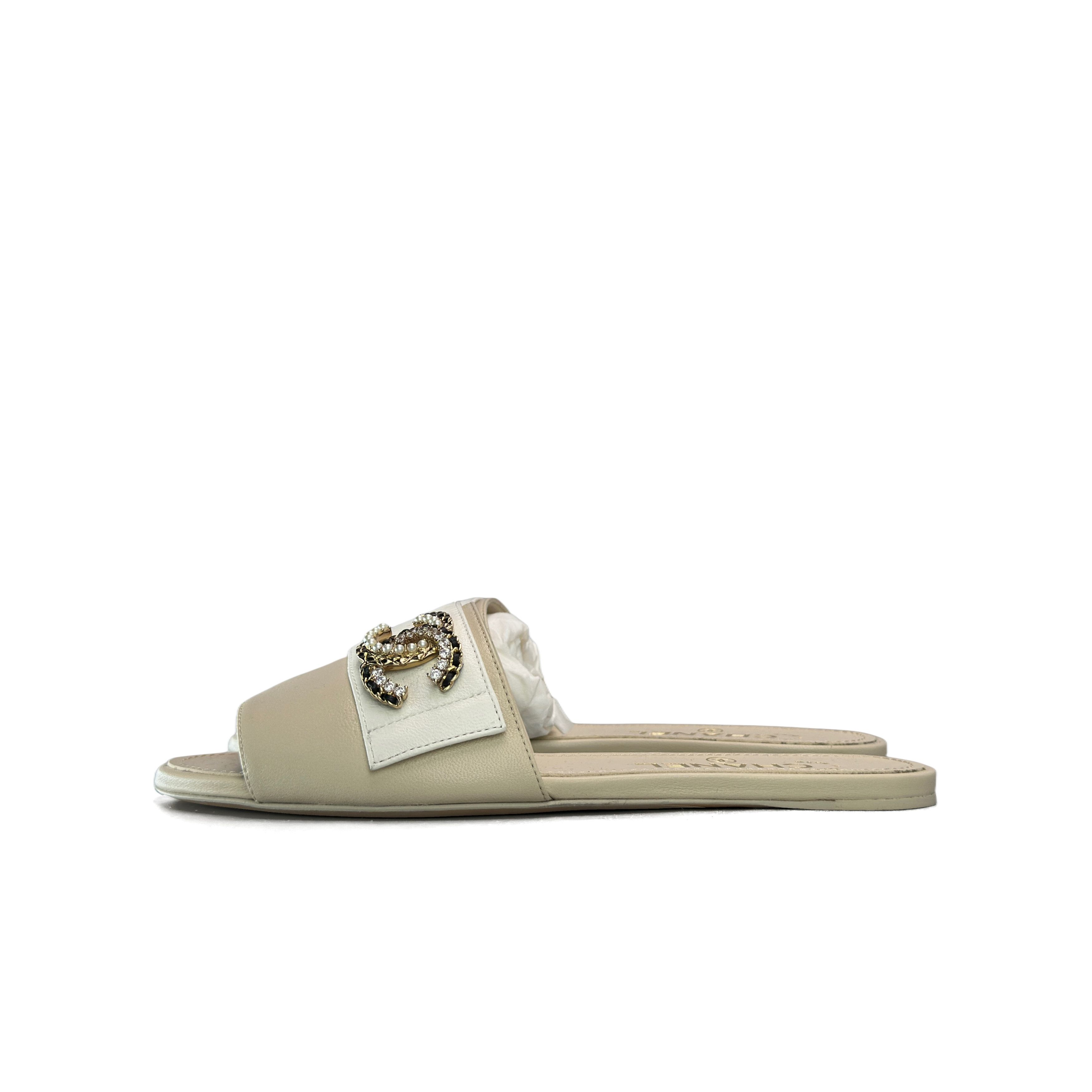 Chanel Chanel Pearl Logo Leather Slides Size 36.5 Size US 6.5 / IT 36.5 - 1 Thumbnail