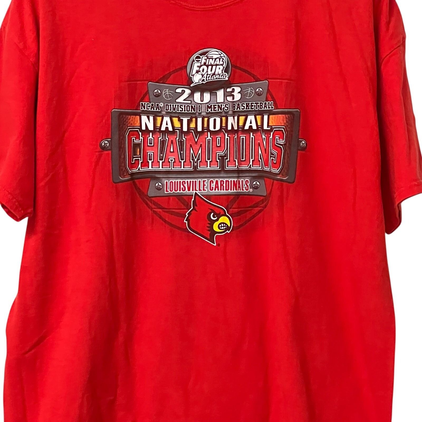 Gildan 2013 NCAA Louisville Cardinals T-Shirt Unisex Size XL Basket Size US XL / EU 56 / 4 - 4 Thumbnail