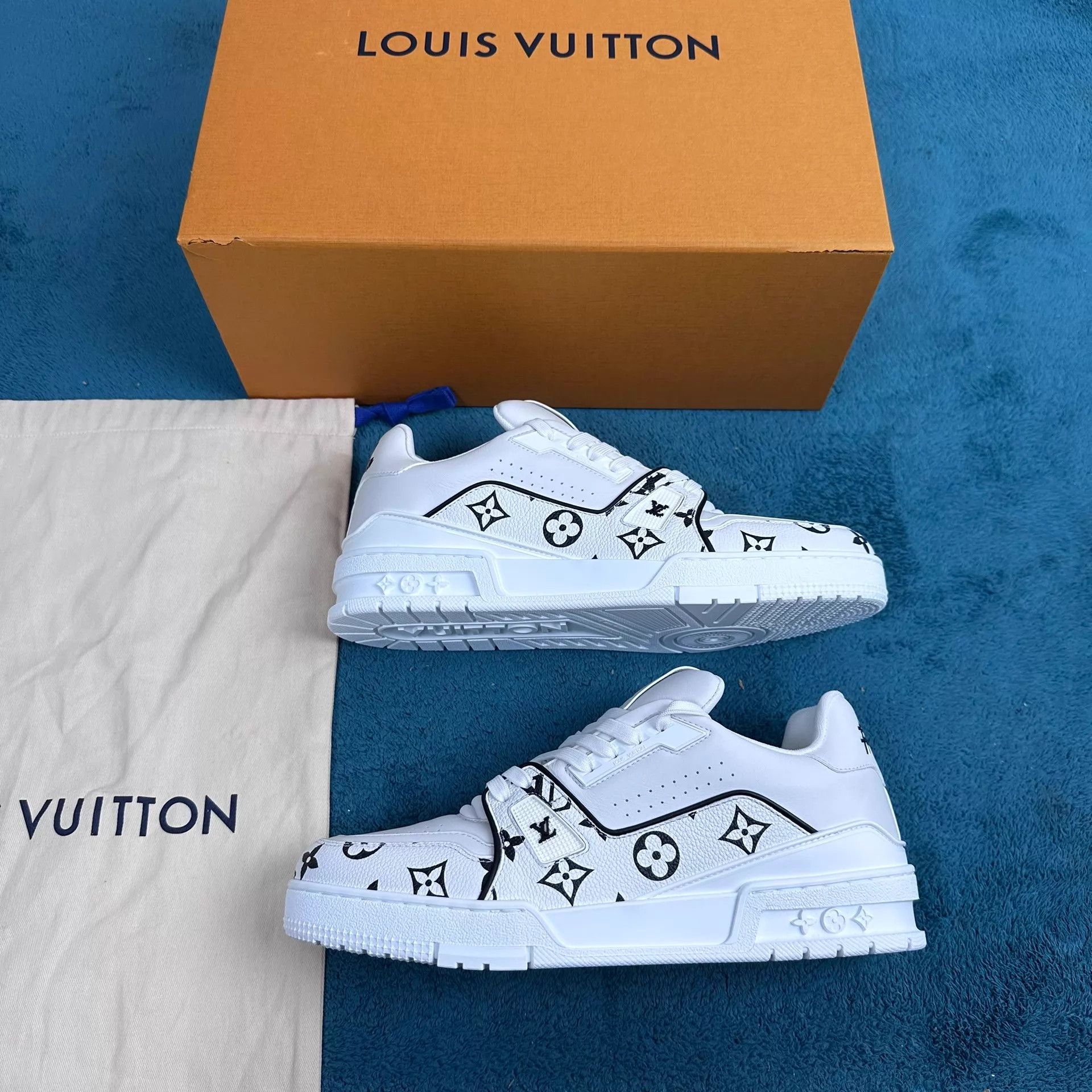 Louis Vuitton LV Trainer 25 Cowhide Logo Print Low Sneaker White 7.5/41.5 Size US 8.5 / EU 41-42 - 2 Thumbnail