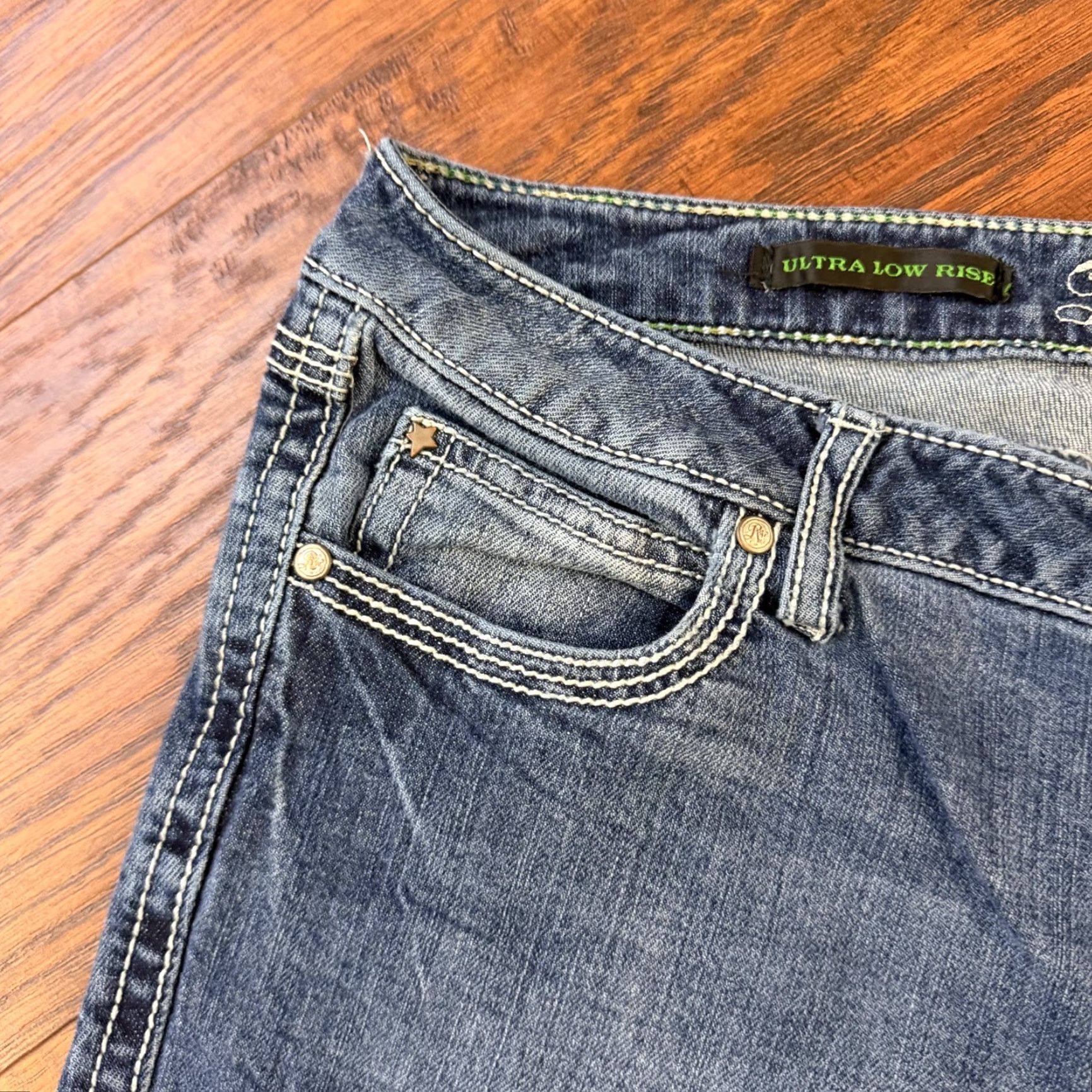 Wrangler Wrangler Jeans Women Boot Cut Denim Medium Wash Rock 47 32x34 Junior Size 13 XS-34 Inseam? Size 24" / US 00 / IT 34 - 3 Thumbnail